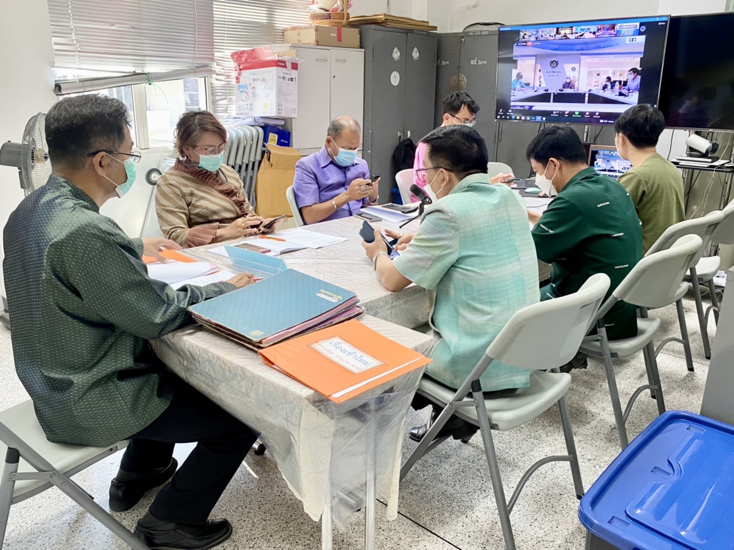 ??พช.นครนายก ร่วมประชุม Kick off KM challenge : การสร้างองค์กรแห่งการเรียนรู้ และโครงการเสริมสร้างและพัฒนาผู้นำการเปลี่ยนแปลง ปีงบประมาณ พ.ศ. 2565 ผ่านระบบ ZOOM Cloud Meeting และช่องทาง Facebook Live กรมการพัฒนาชุมชน Fanpage