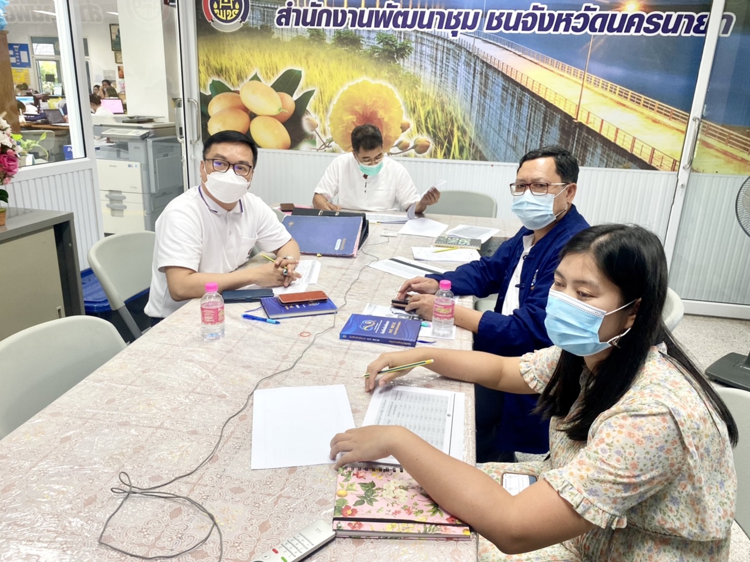 ??พช.นครนายก ร่วมการประชุมติดตามผลการตรวจสอบข้อมูลครัวเรือนภายใต้การขับเคลื่อนการดำเนินงานขจัดความยากจน และพัฒนาคนทุกช่วงวัยอย่างยั่งยืนตามหลักปรัชญาของเศรษฐกิจพอเพียง ผ่านระบบ Video Conference ของกรมการพัฒนาชุมชน