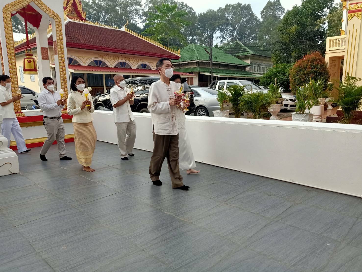 พช.นครนายก ร่วมทำบุญตักบาตร ข้าวสาร อาหารแห้ง เนื่องในวันมาฆบูชา ประจำปี 2565