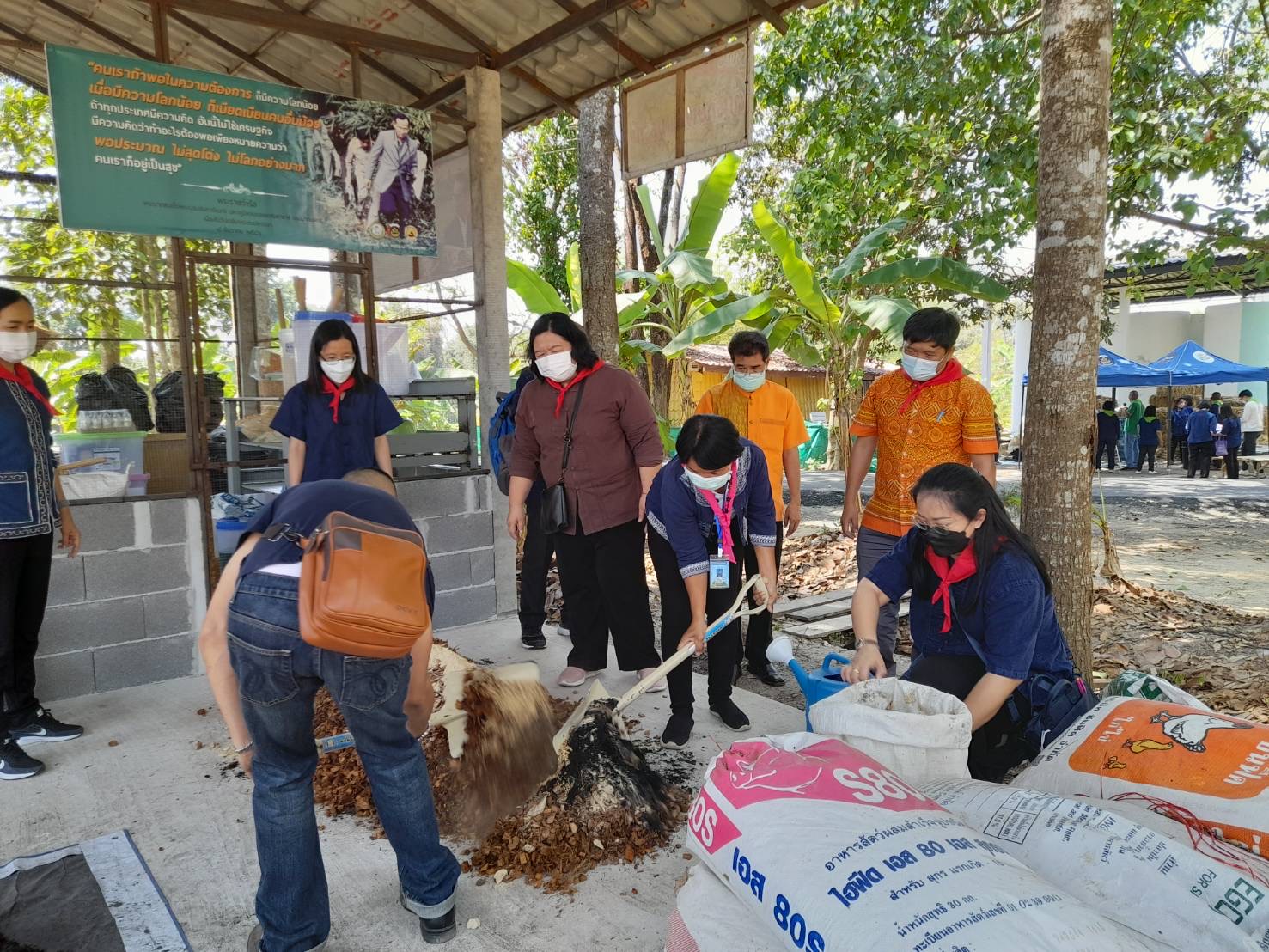 พช. จังหวัดนครนายก ได้เข้าร่วมพิธีเปิดโครงการศึกษาดูงานเชิงปฏิบัติการศูนย์การเรียนรู้ โคก หนอง นา โมเดลต้นแบบ ณ วัดดงละคร จังหวัดนครนายก