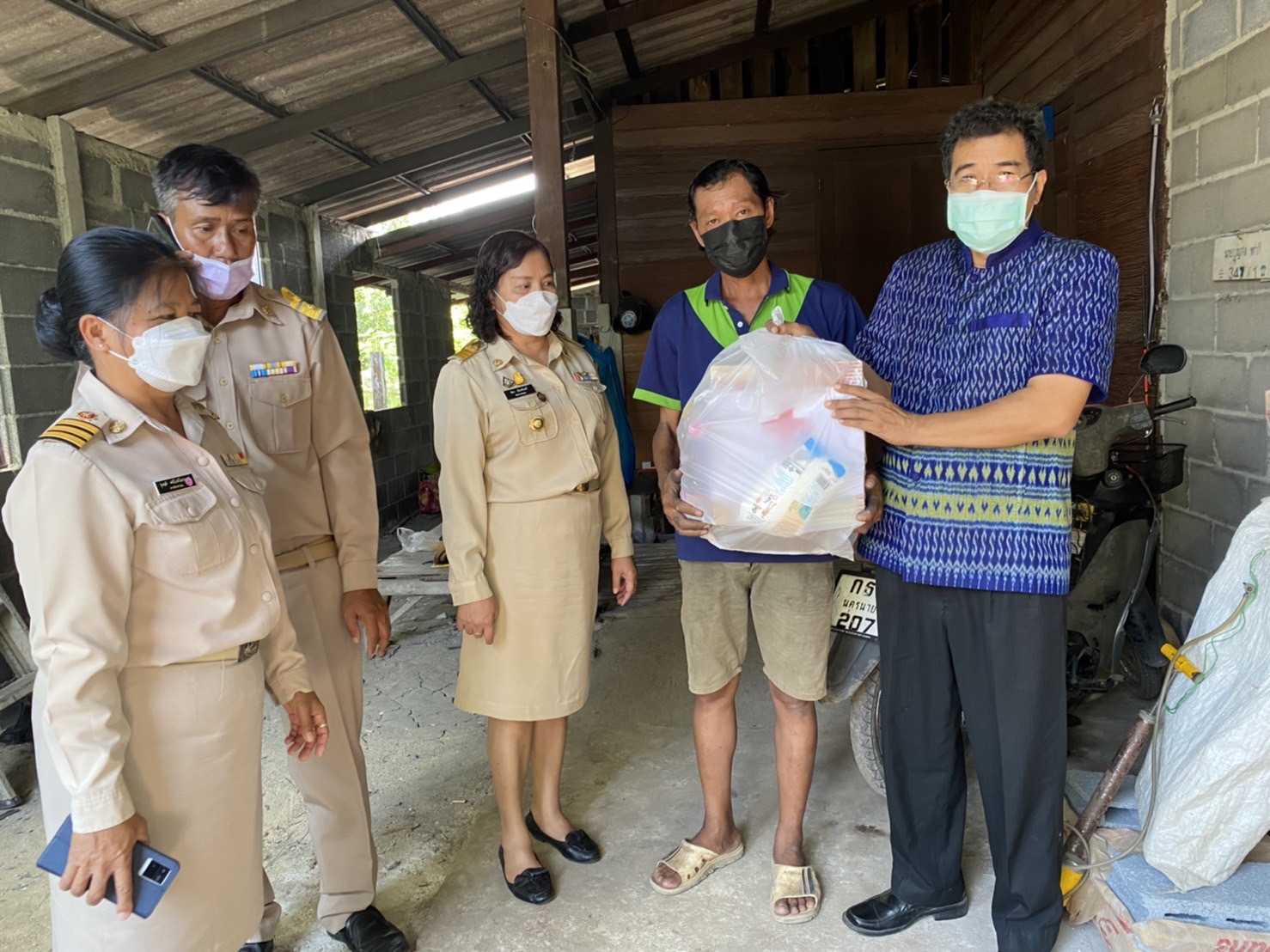 (ปักหมุด) จังหวัดนครนายก เร่งให้การช่วยเหลือในเบื้องต้นแก่ครัวเรือนยากจนเป้าหมายตามนโยบายการขับเคลื่อนการดำเนินงานขจัดความยากจนและพัฒนาคนทุกช่วงวัยอย่างยั่งยืนตามหลักปรัชญาของเศรษฐกิจพอเพียงจังหวัดนครนายก