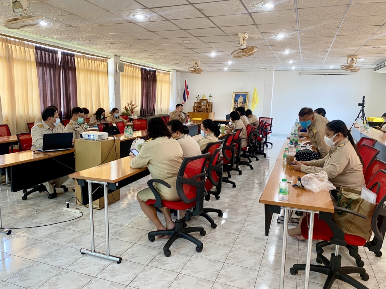 ??พช.นครนายก จัดประชุมเชิงปฏิบัติการดำเนินงานตามมาตรการปรับปรุงประสิทธิภาพในการปฏิบัติราชการ ประจำปีงบประมาณ พ.ศ.2565 ขับเคลื่อน Big data แพลทฟอร์มดิจิทัล “CDD EIS พกพา” และ “Click ชุมชน” สร้างความรู้ ความเข้าใจการใช้ประโยชน์จากระบบ Big Data เพื่อการพัฒนาชุมชน (Big Data Literacy)