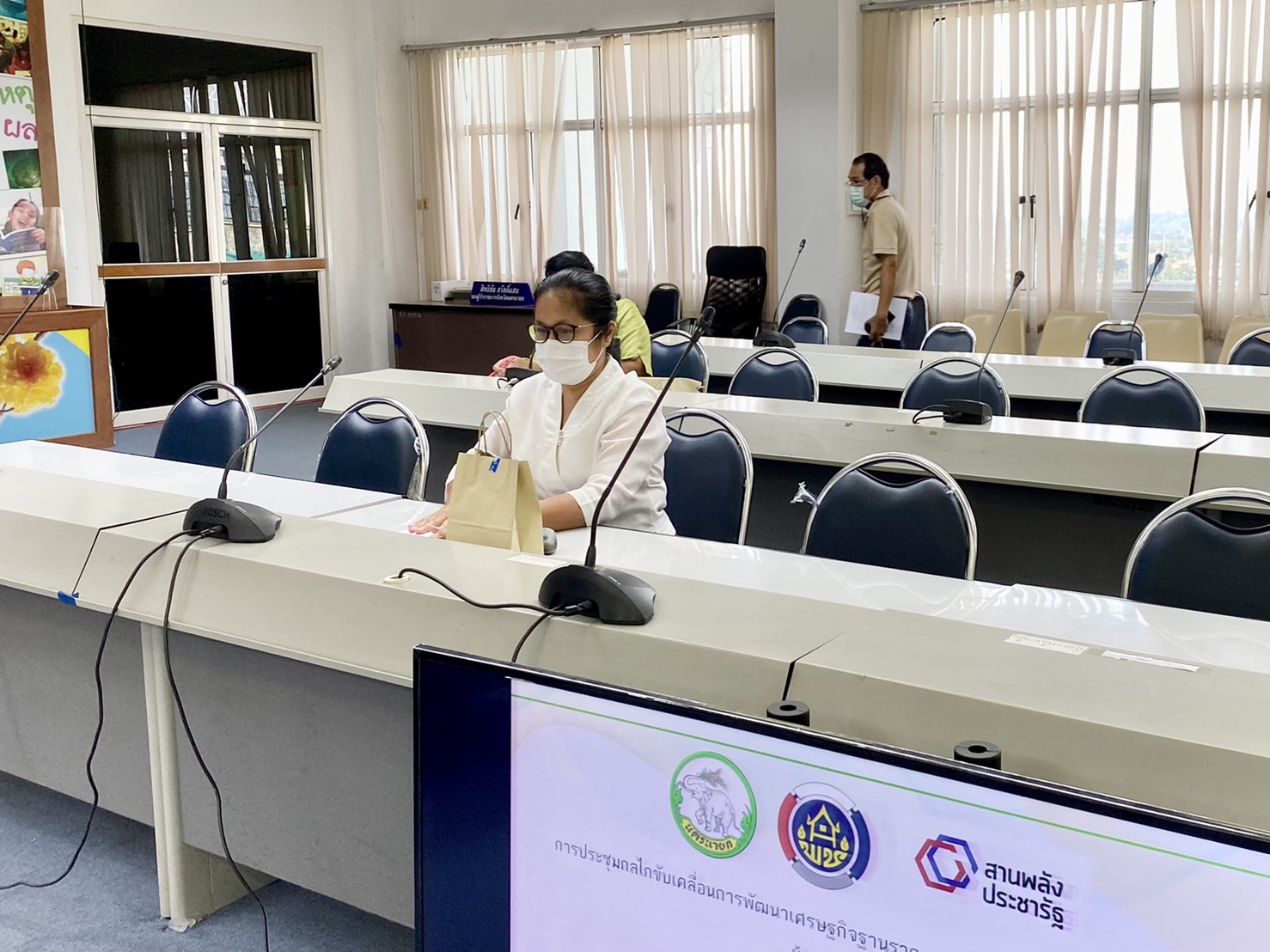 ??พช.นครนายก ประชุมกลไกขับเคลื่อนการพัฒนาเศรษฐกิจฐานรากระดับจังหวัด ครั้งที่ 1/2565