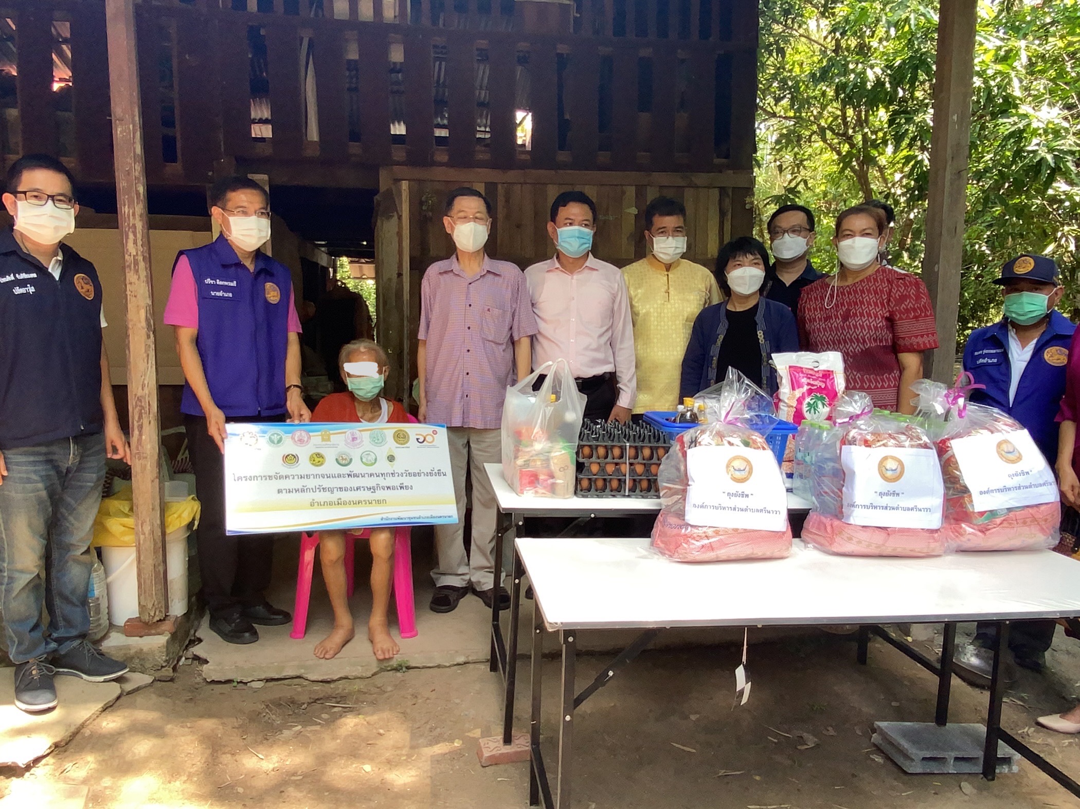 พ่อเมืองนครนายก ลงพื้นที่เยี่ยมครัวเรือนเป้าหมายในปฏิบัติการ “KICK OFF เคาะประตูบ้าน”