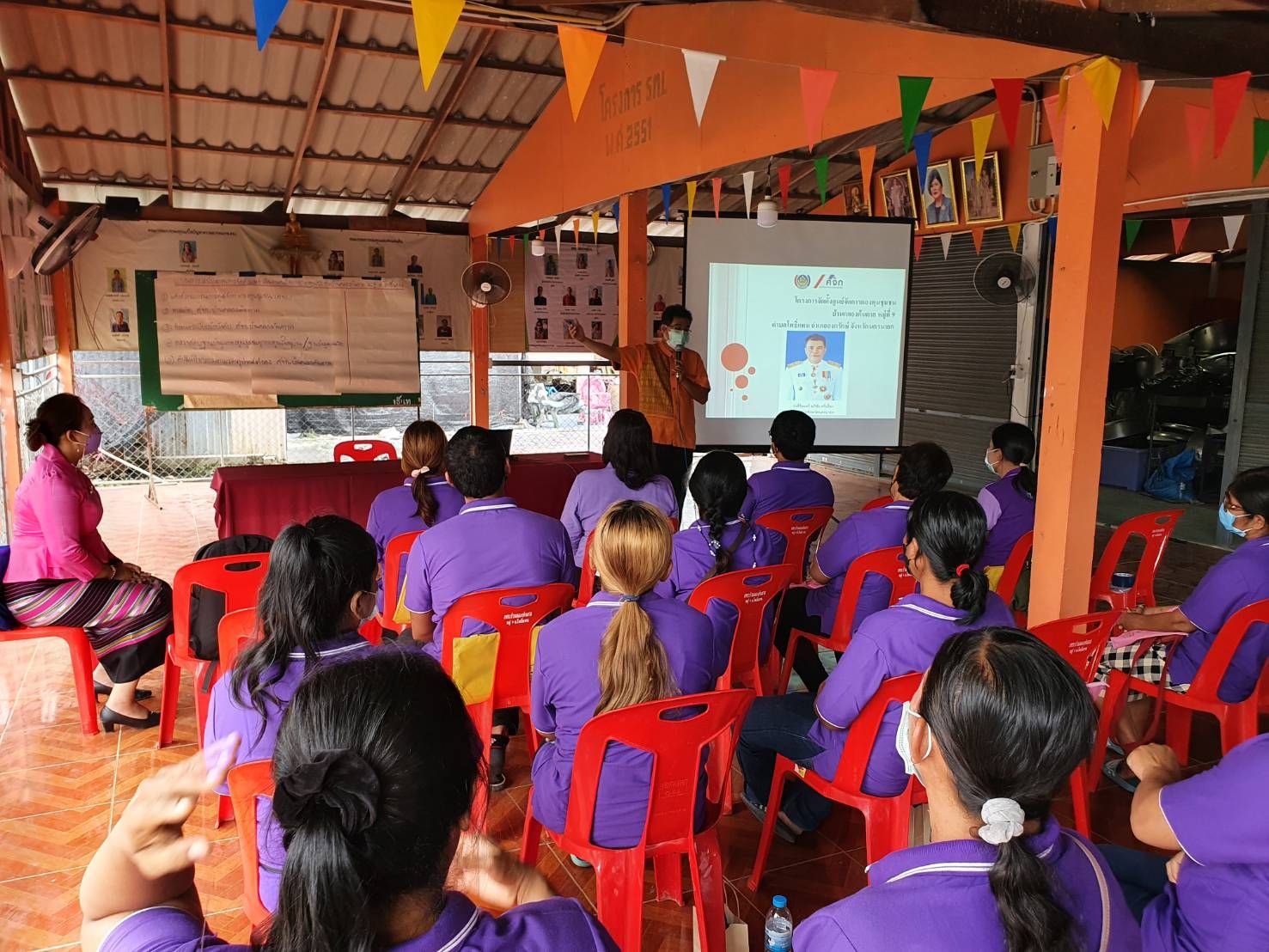 พช. จังหวัดนครนายก ลงพื้นที่มอบนโยบาย แนวทางการดำเนินงาน การจัดตั้งศูนย์จัดการกองทุน