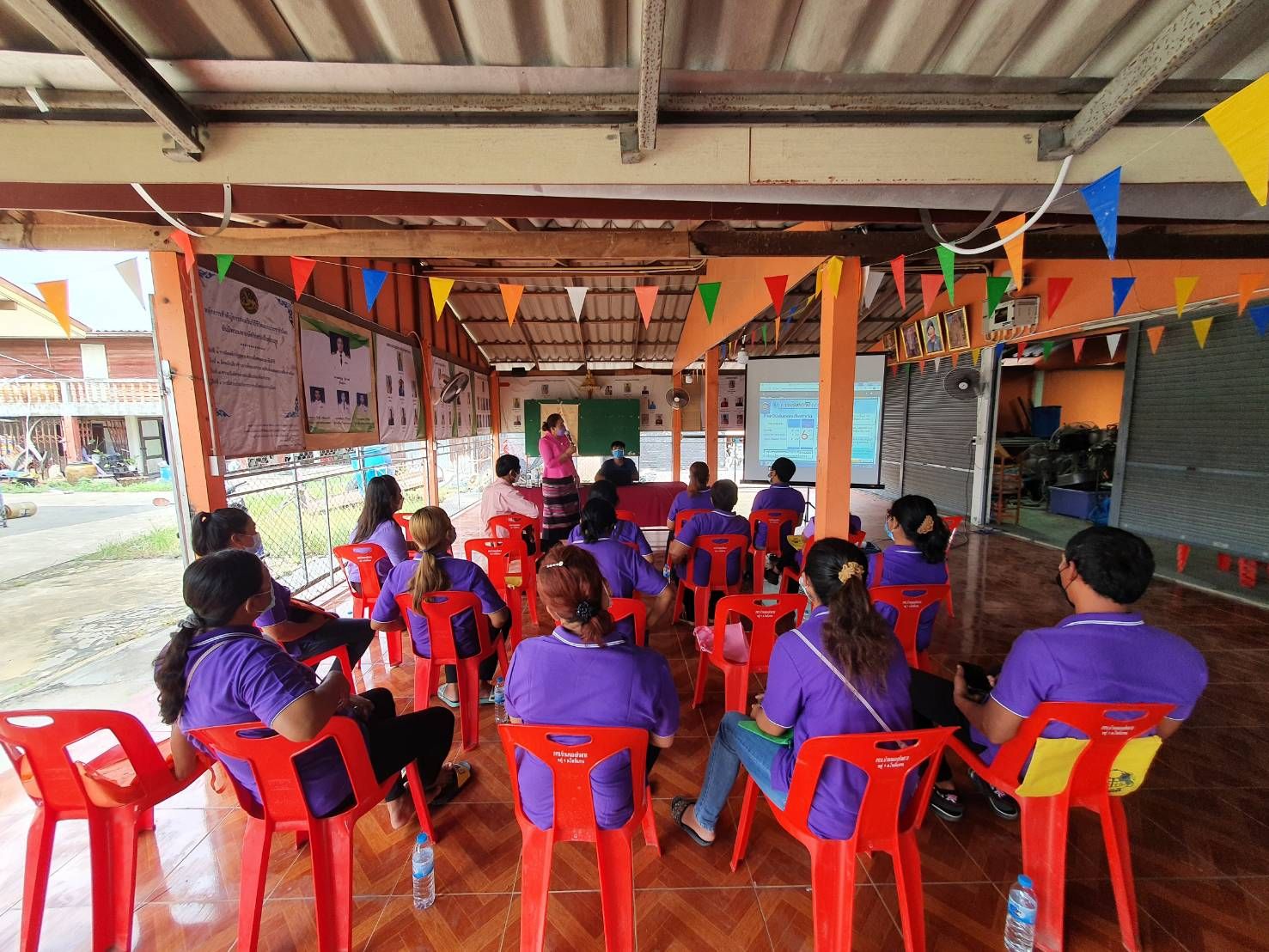 พช. จังหวัดนครนายก ลงพื้นที่มอบนโยบาย แนวทางการดำเนินงาน การจัดตั้งศูนย์จัดการกองทุน