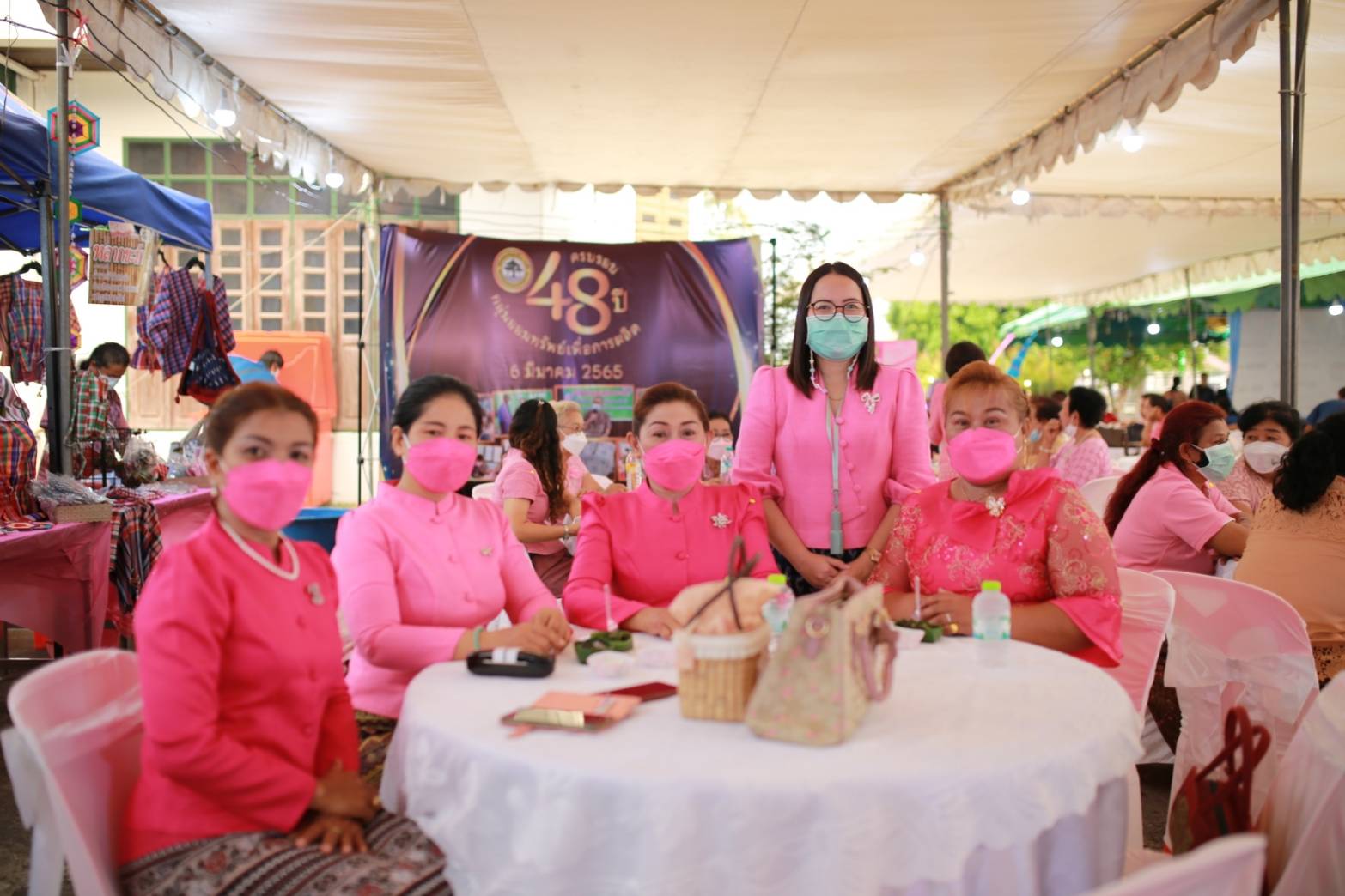 ??พช.นครนายก จัดงานรณรงค์ผ้าไทยสวมใส่ให้สนุก