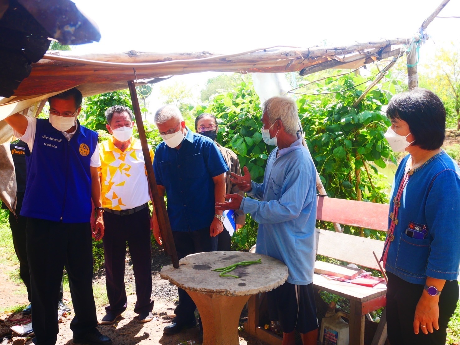 ลงพื้นที่เยี่ยมครัวเรือนเป้าหมายในปฏิบัติการ “KICK OFF เคาะประตูบ้าน”