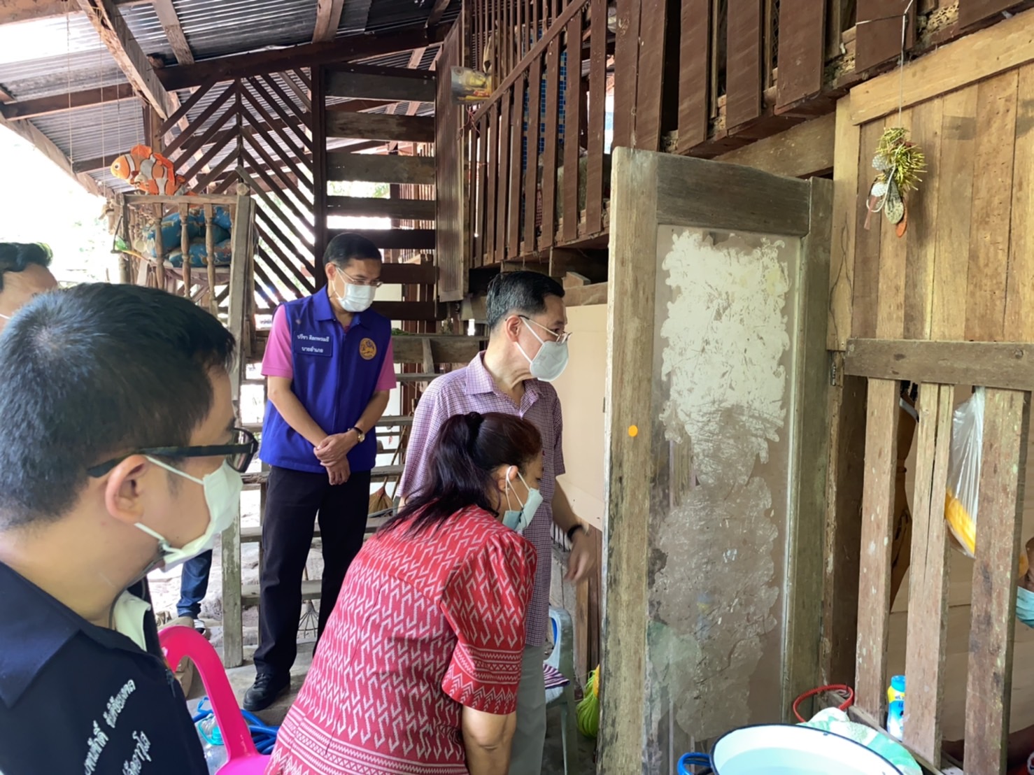 พ่อเมืองนครนายก ลงพื้นที่เยี่ยมครัวเรือนเป้าหมายในปฏิบัติการ “KICK OFF เคาะประตูบ้าน”