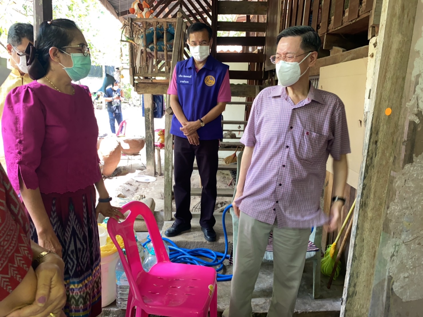 พ่อเมืองนครนายก ลงพื้นที่เยี่ยมครัวเรือนเป้าหมายในปฏิบัติการ “KICK OFF เคาะประตูบ้าน”