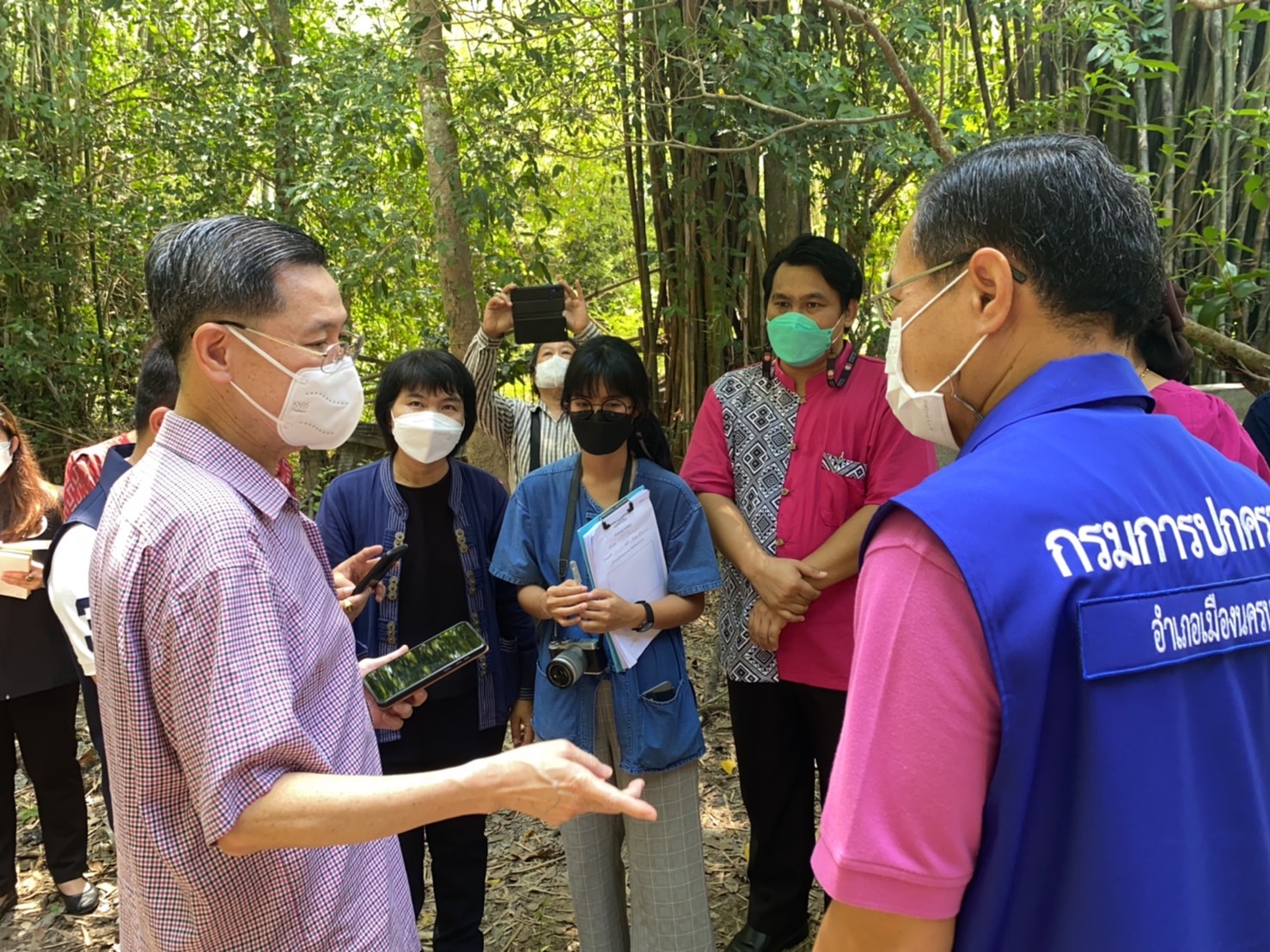 พ่อเมืองนครนายก ลงพื้นที่เยี่ยมครัวเรือนเป้าหมายในปฏิบัติการ “KICK OFF เคาะประตูบ้าน”