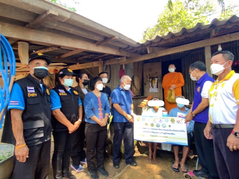 ลงพื้นที่เยี่ยมครัวเรือนเป้าหมายในปฏิบัติการ “KICK OFF เคาะประตูบ้าน”