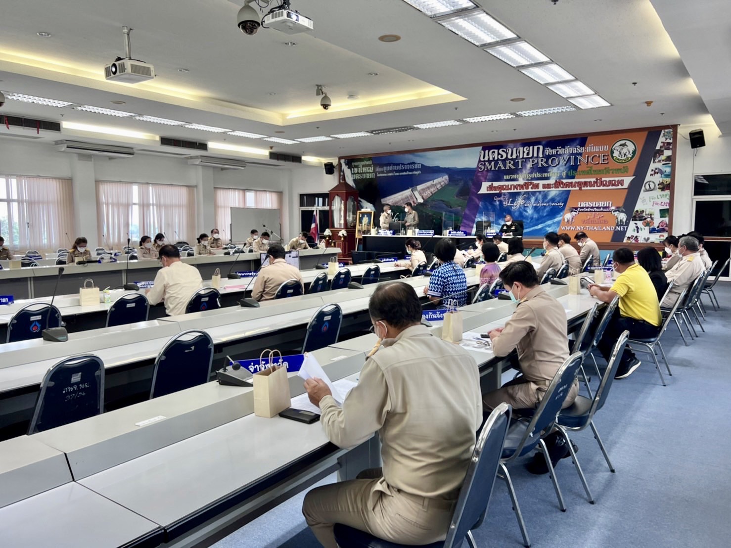 ??พช.นครนายก ร่วมการประชุมคณะกรมการจังหวัด นำเสนอผลการดำเนินงานด้านการพัฒนาชุมชน