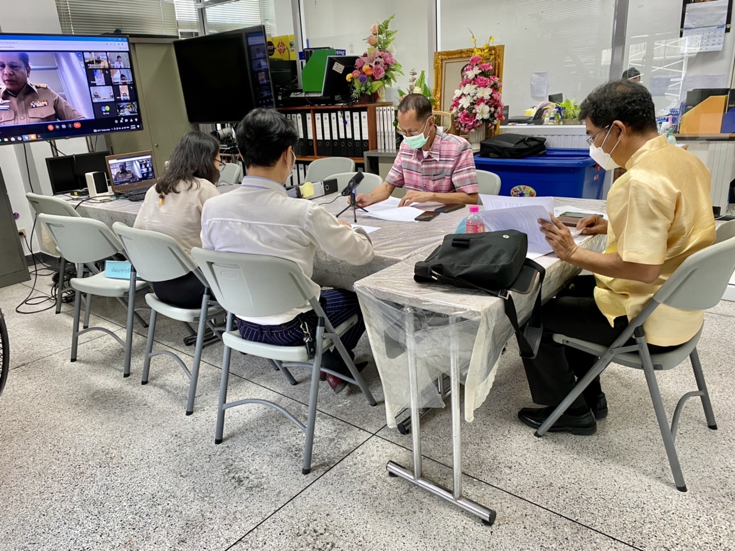 ??พช.นครนายก ประชุมคณะกรรมการบริหารกองทุนพัฒนาเด็กชนบท ในพระราชูปถัมภ์สมเด็จพระเทพรัตนราชสุดาฯ สยามบรมราชกุมารี จังหวัดนครนายก ครั้งที่ 1/2565 ผ่านระบบ ZOOM Cloud Meeting