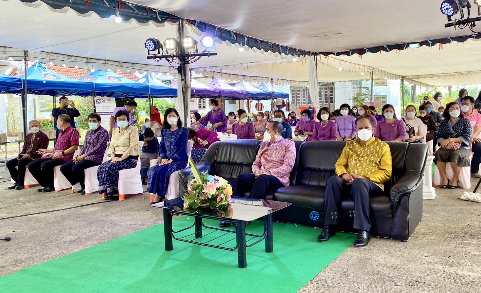 ??พช.นครนายก จัดงานมหกรรมการออมลดความเหลื่อมล้ำของประชาชนจังหวัดนครนายก ประจำปี 2565 ครบรอบ 48 ปี การก่อตั้งกลุ่มออมทรัพย์เพื่อการผลิต