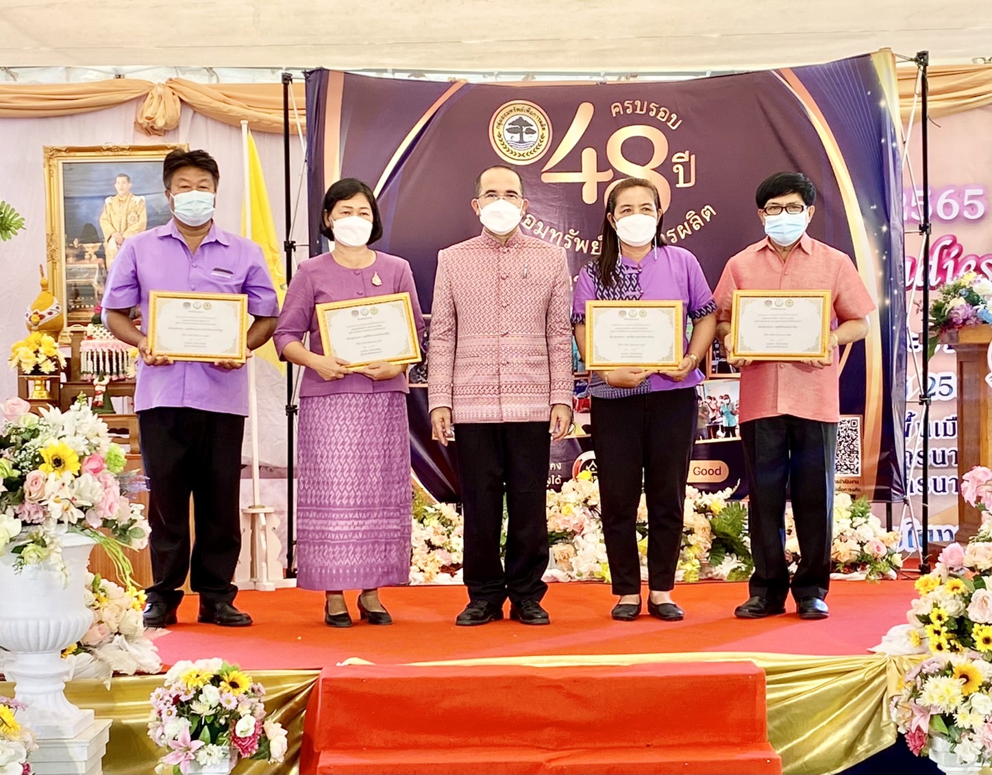 ??พช.นครนายก จัดงานมหกรรมการออมลดความเหลื่อมล้ำของประชาชนจังหวัดนครนายก ประจำปี 2565 ครบรอบ 48 ปี การก่อตั้งกลุ่มออมทรัพย์เพื่อการผลิต