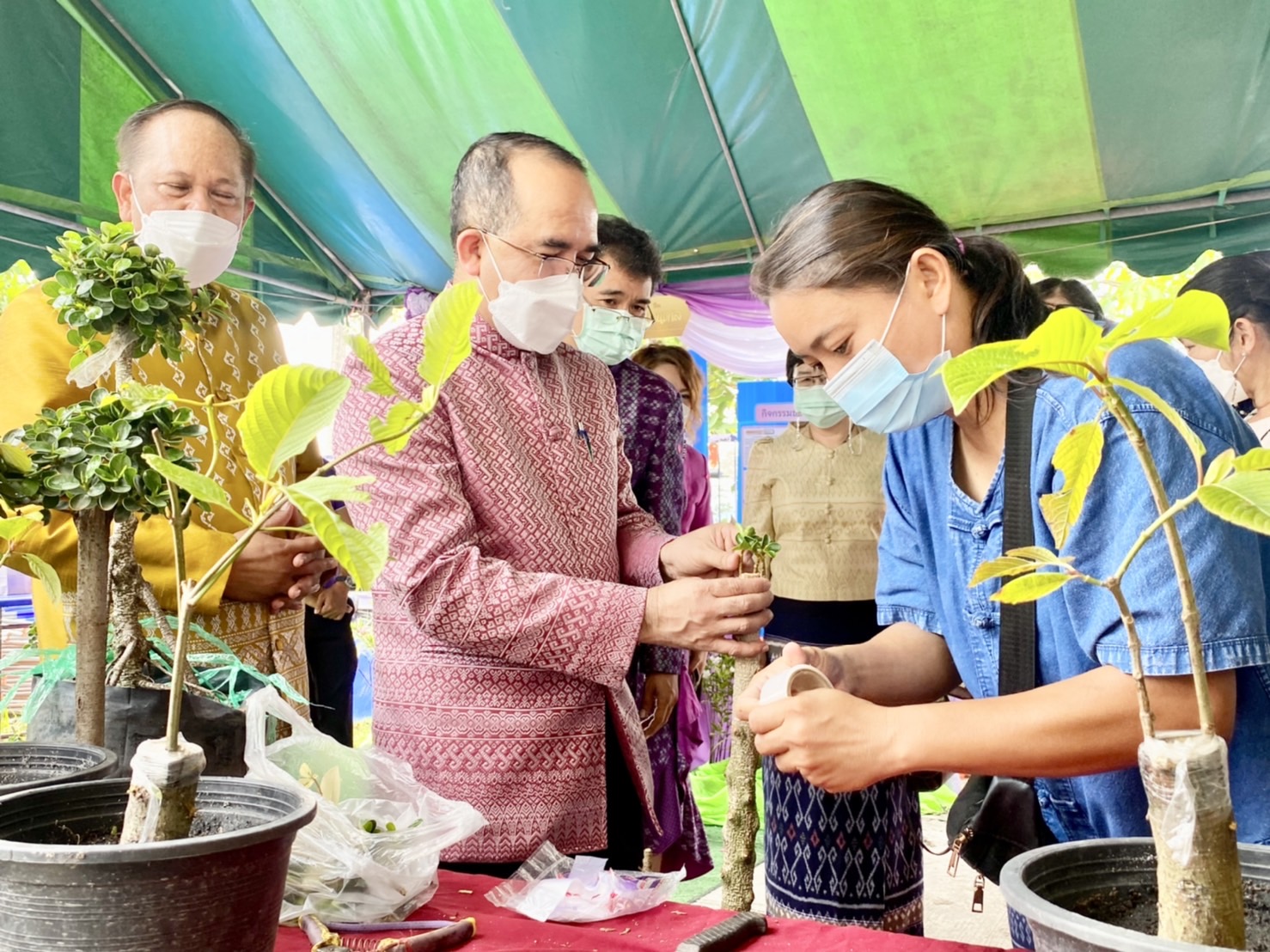 ??พช.นครนายก จัดงานมหกรรมการออมลดความเหลื่อมล้ำของประชาชนจังหวัดนครนายก ประจำปี 2565 ครบรอบ 48 ปี การก่อตั้งกลุ่มออมทรัพย์เพื่อการผลิต