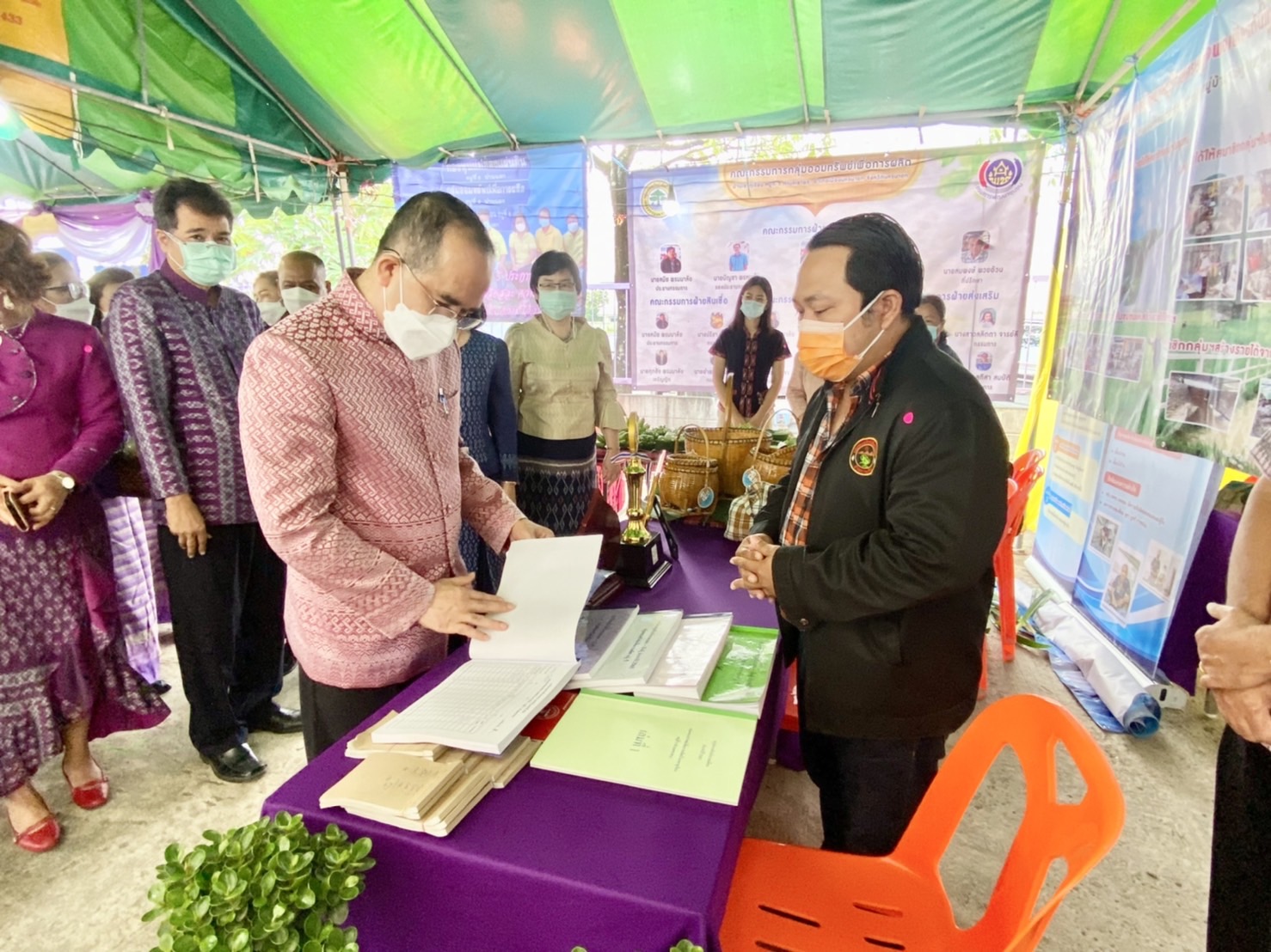 ??พช.นครนายก จัดงานมหกรรมการออมลดความเหลื่อมล้ำของประชาชนจังหวัดนครนายก ประจำปี 2565 ครบรอบ 48 ปี การก่อตั้งกลุ่มออมทรัพย์เพื่อการผลิต