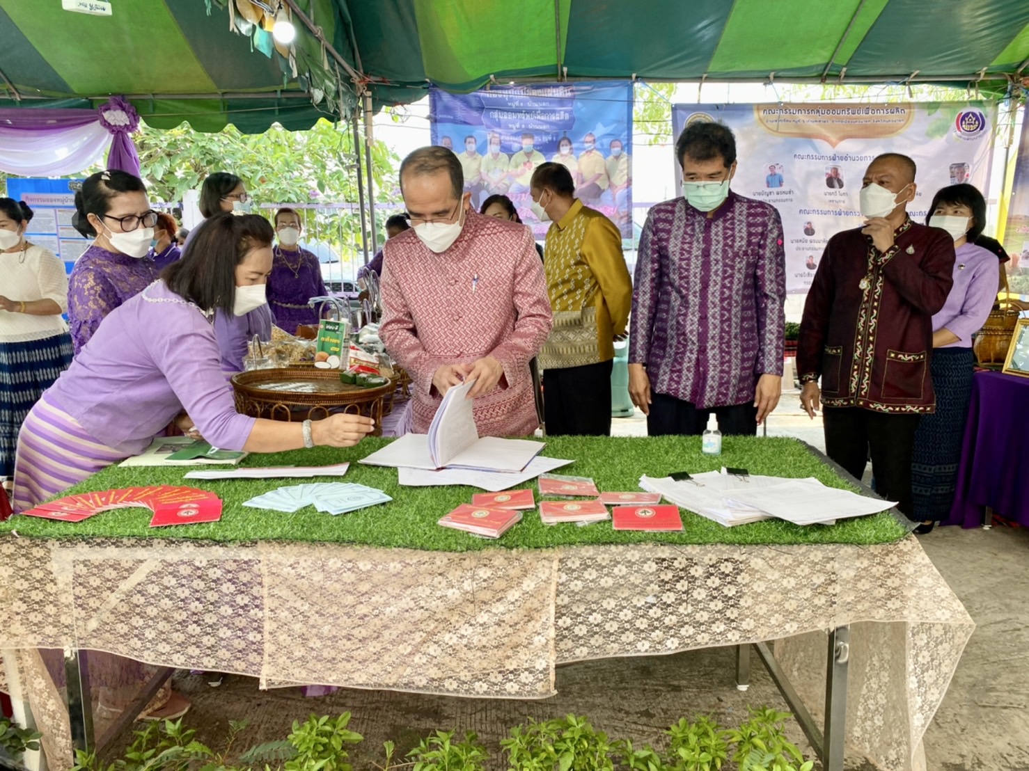 ??พช.นครนายก จัดงานมหกรรมการออมลดความเหลื่อมล้ำของประชาชนจังหวัดนครนายก ประจำปี 2565 ครบรอบ 48 ปี การก่อตั้งกลุ่มออมทรัพย์เพื่อการผลิต