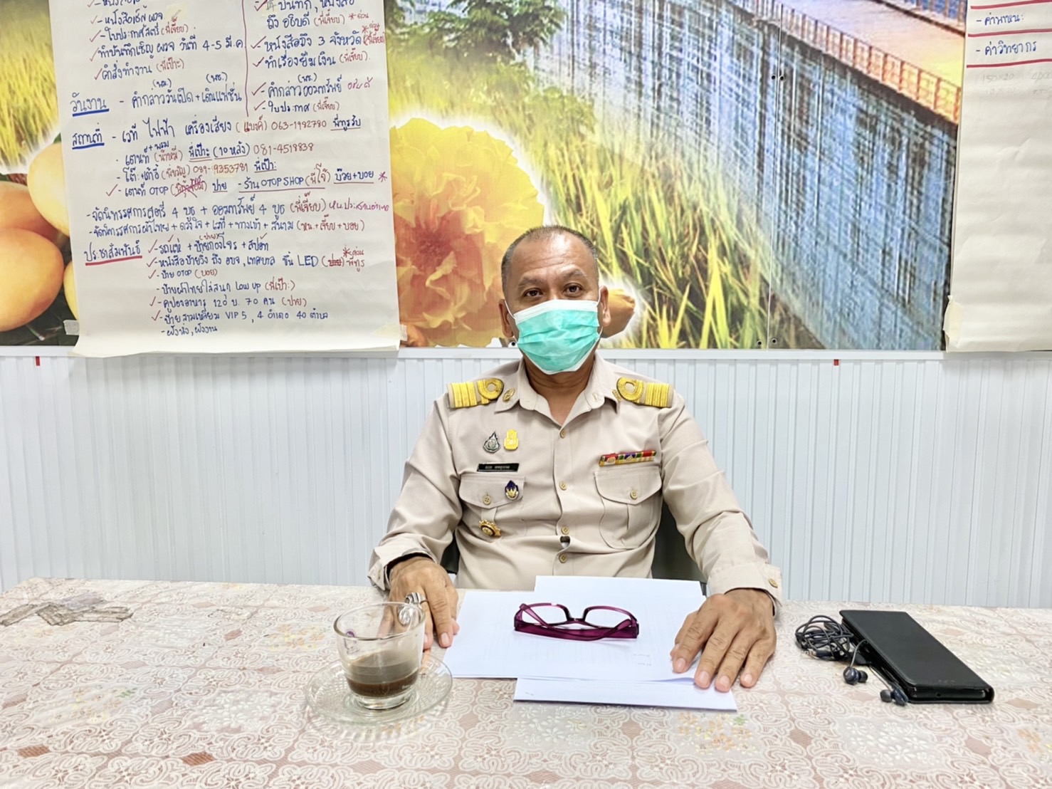 ??พช.นครนายก เข้าร่วมรับฟังการประชุมเชิงปฏิบัติการเพื่อซักซ้อมแนวทางการขับเคลื่อนศูนย์อำนวยการขจัดความยากจนและพัฒนาคนทุกช่วงวัยอย่างยั่งยืนตามหลักปรัชญาของเศรษฐกิจพอเพียง (ศจพ.) ในระดับพื้นที่ ปีงบประมาณ พ.ศ. 2565 (พื้นที่ภาคกลาง)