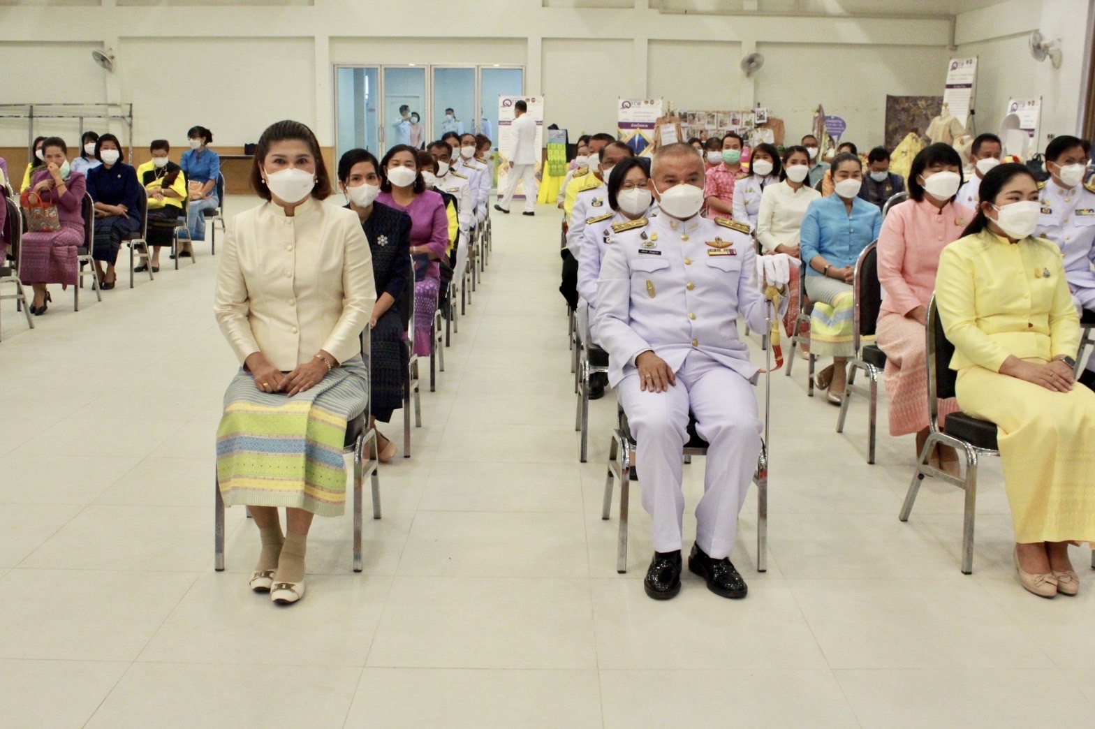 ??จังหวัดนครนายก จัดพิธีมอบแบบลายผ้าพระราชทาน “ผ้าขิดลายนารีรัตนราชกัญญา” สืบสานภูมิปัญญาผ้าไทย เพื่อใช้เป็นต้นแบบในการพัฒนาลวดลายผ้าไทยให้เกิดความหลากหลายและร่วมสมัย ก้าวสู่ระดับสากล