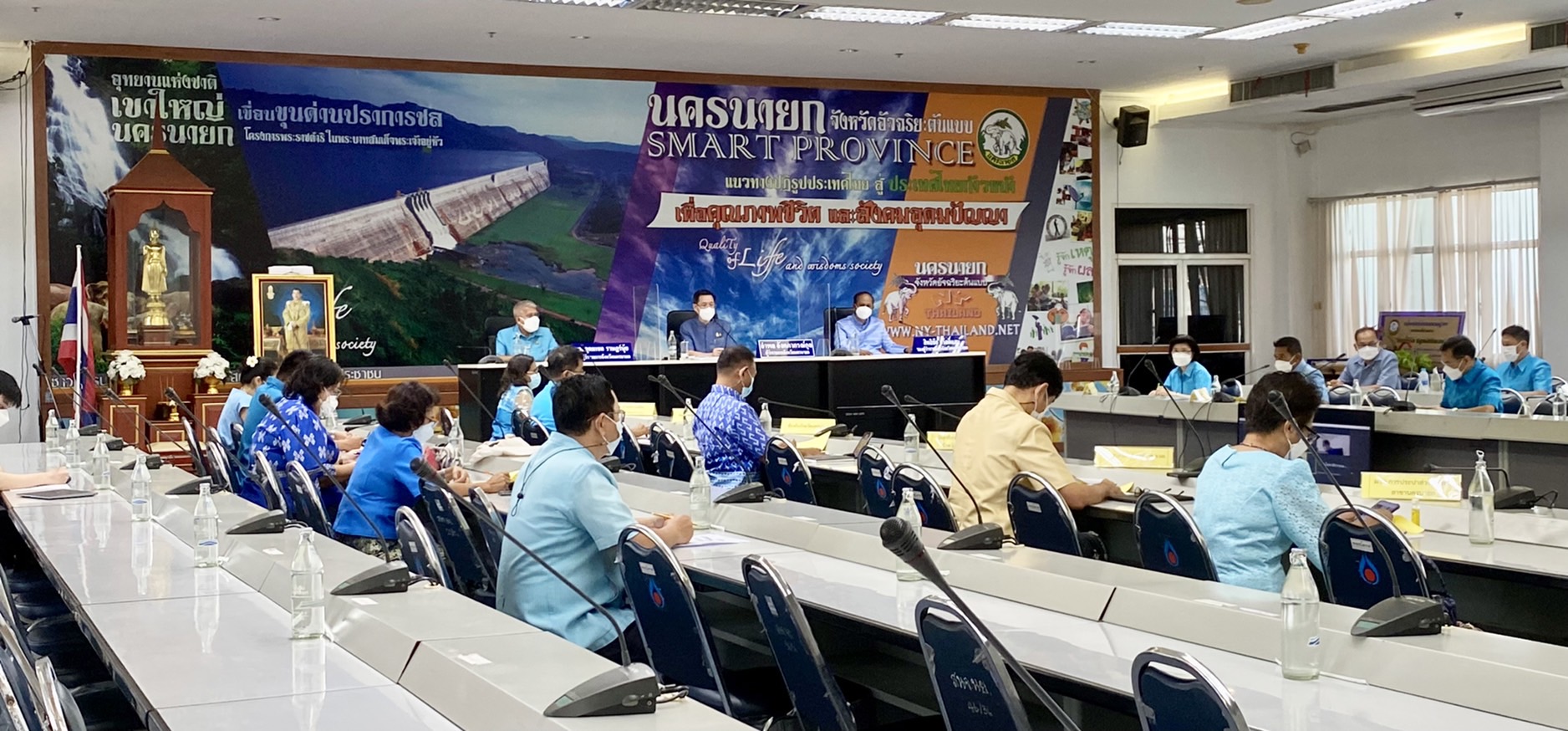 ??พช. นครนายก ร่วมแต่งกายชุดไทยโทนสีฟ้าเข้าประชุมหัวหน้าส่วนราชการ หัวหน้าหน่วยงานรัฐวิสาหกิจ ในสังกัดกระทรวงมหาดไทย ประจำจังหวัดนครนายก ครั้งที่ 2 / 2565