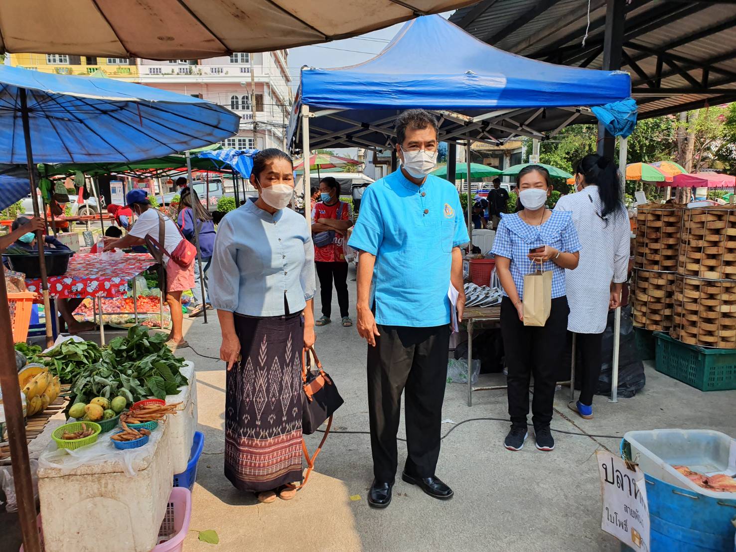 ตรวจติดตามการจัดตลาดนัดประชารัฐไทยยิ้มได้ ตามนโยบายของรัฐบาลในการส่งเสริมธุรกิจชุมชนฐานราก