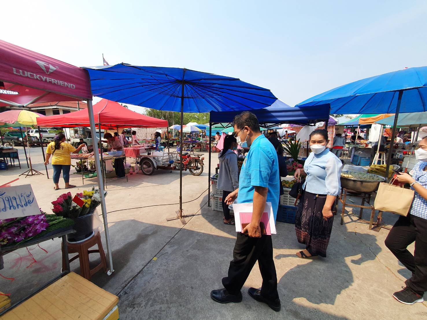 ตรวจติดตามการจัดตลาดนัดประชารัฐไทยยิ้มได้ ตามนโยบายของรัฐบาลในการส่งเสริมธุรกิจชุมชนฐานราก