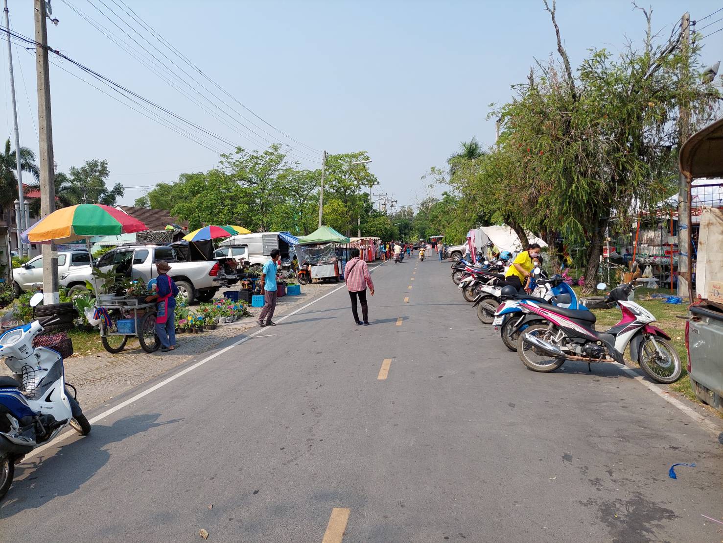 ตรวจติดตามการจัดตลาดนัดประชารัฐไทยยิ้มได้ ตามนโยบายของรัฐบาลในการส่งเสริมธุรกิจชุมชนฐานราก