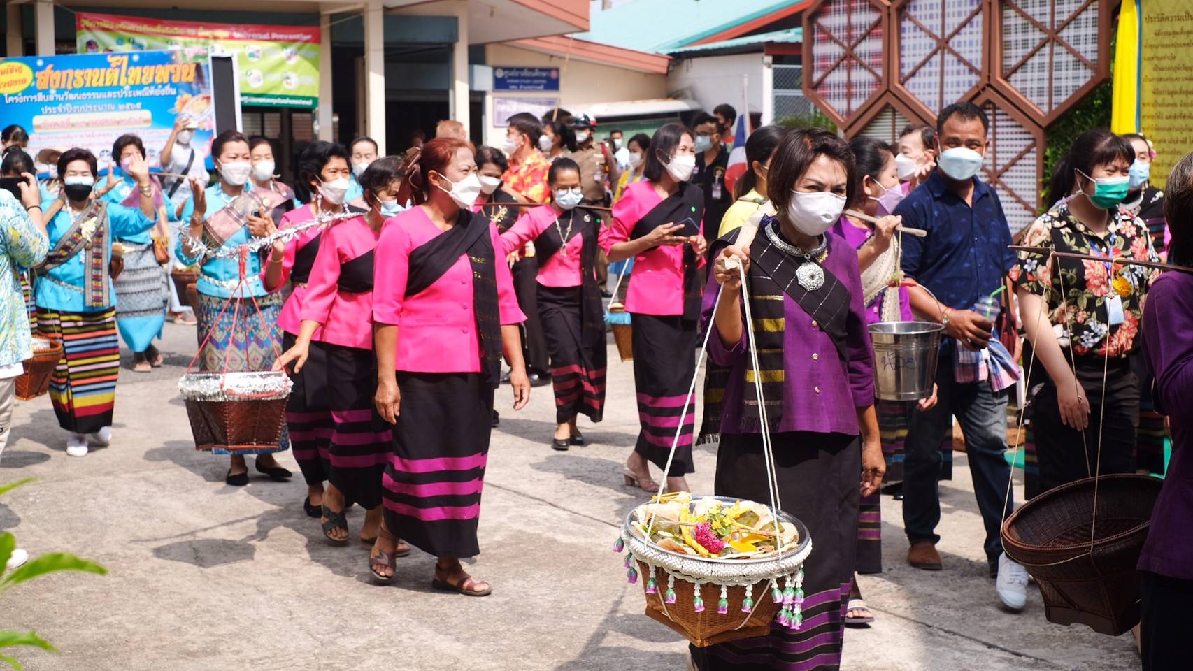 ? พช.นครนายก ร่วมพิธีกรรม “สูดเสื้อสูดผ้าไทยพวน” กิจกรรมสงกรานต์ปีใหม่ของชุมชนไทยพวน จังหวัดนครนายก ?