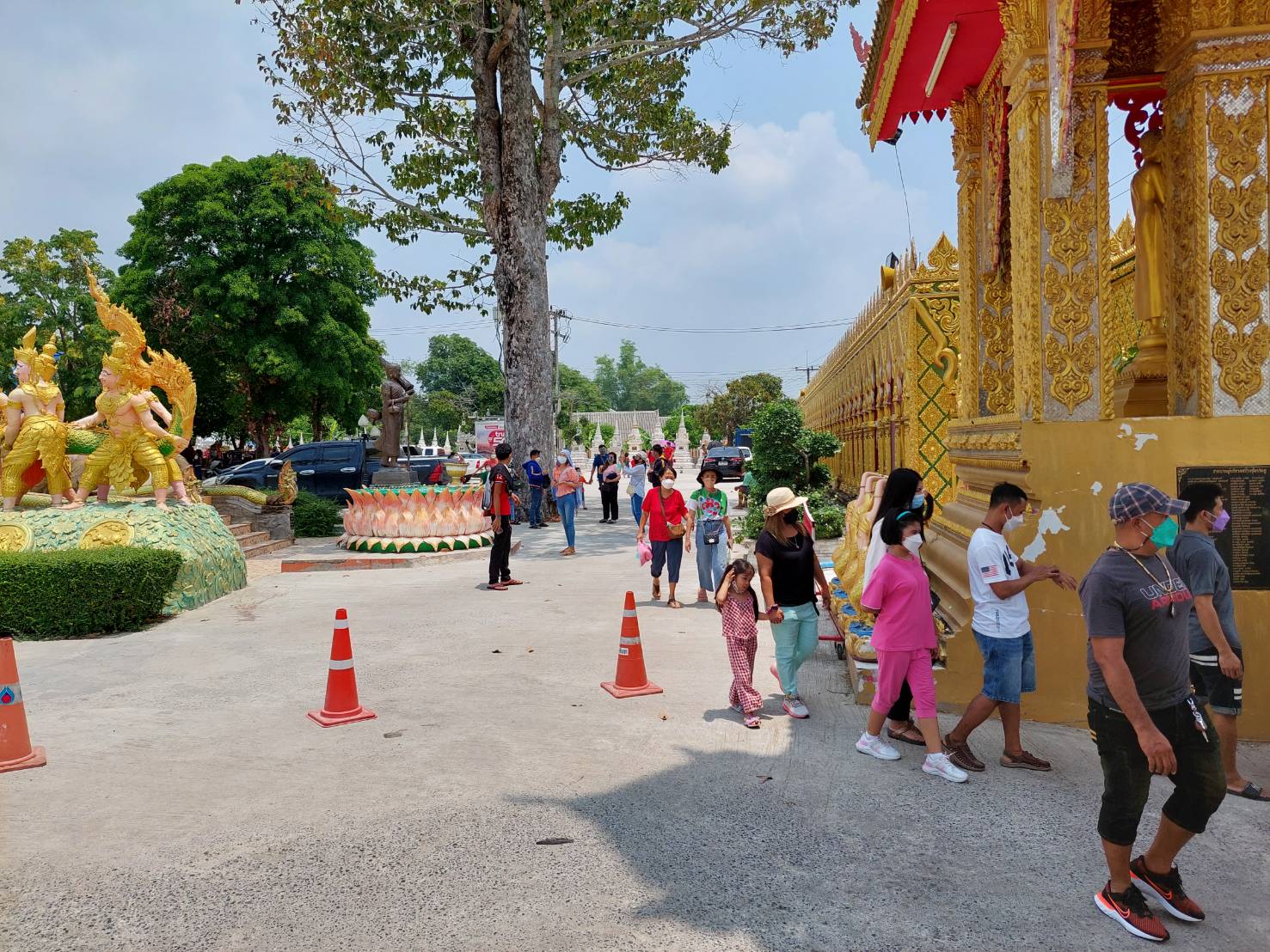 ? พช.นครนายก สำรวจติดตามการจำหน่ายสินค้าผลิตภัณฑ์ชุมชนช่วงเทศกาลสงกรานต์ ?