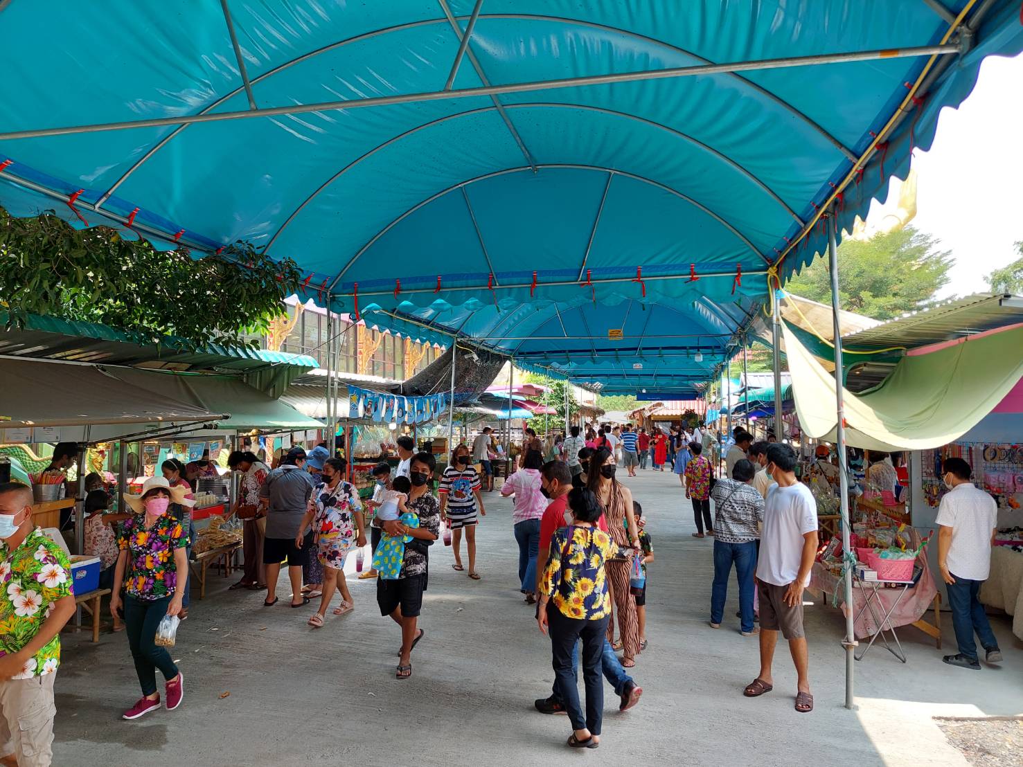 ? พช.นครนายก สำรวจติดตามการจำหน่ายสินค้าผลิตภัณฑ์ชุมชนช่วงเทศกาลสงกรานต์ ?