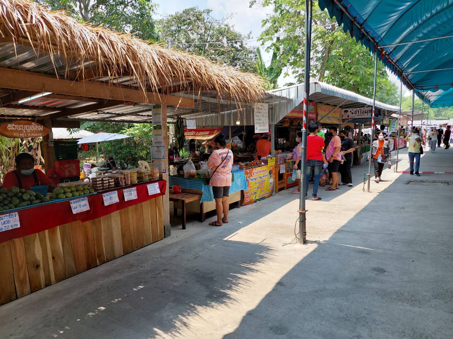 ? พช.นครนายก สำรวจติดตามการจำหน่ายสินค้าผลิตภัณฑ์ชุมชนช่วงเทศกาลสงกรานต์ ?