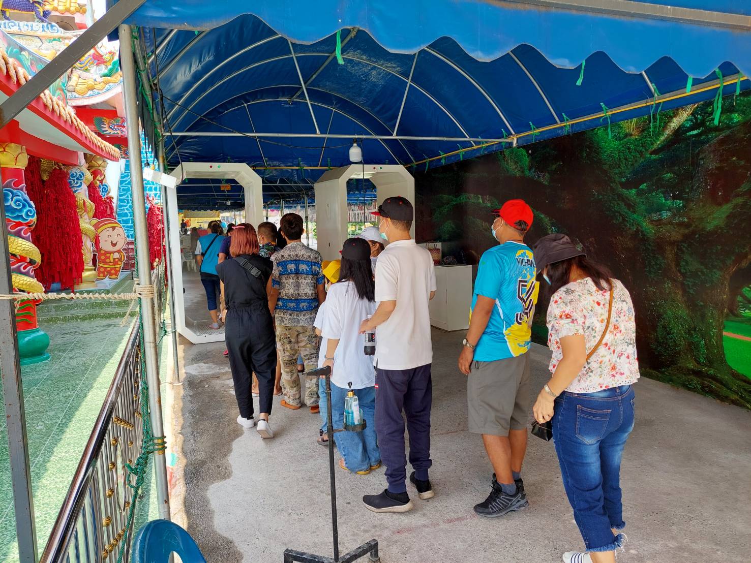 ? พช.นครนายก สำรวจติดตามการจำหน่ายสินค้าผลิตภัณฑ์ชุมชนช่วงเทศกาลสงกรานต์ ?