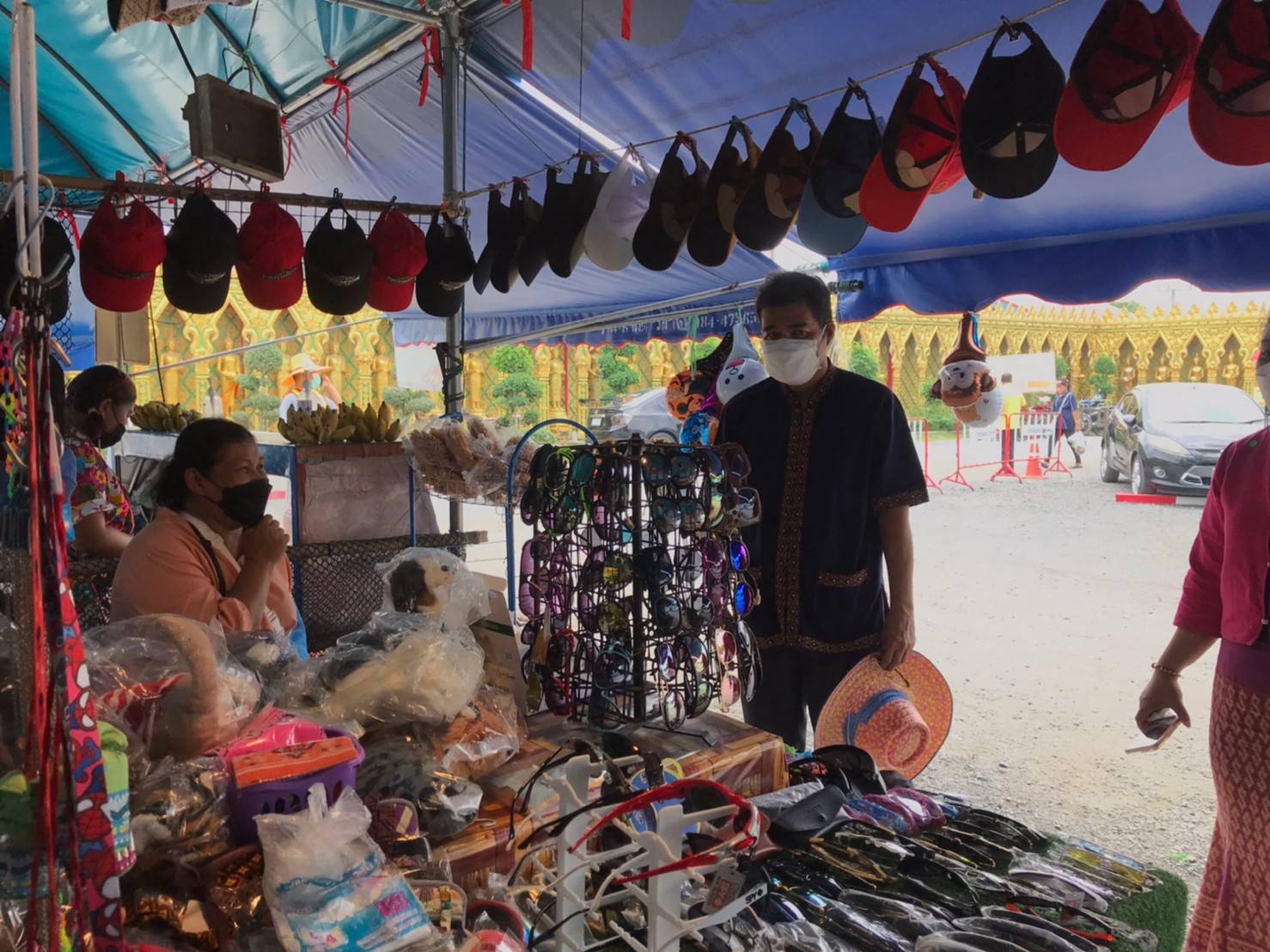 ? พช.นครนายก สำรวจติดตามการจำหน่ายสินค้าผลิตภัณฑ์ชุมชนช่วงเทศกาลสงกรานต์ ?