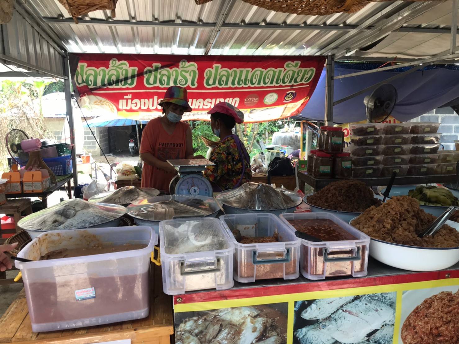 ? พช.นครนายก สำรวจติดตามการจำหน่ายสินค้าผลิตภัณฑ์ชุมชนช่วงเทศกาลสงกรานต์ ?