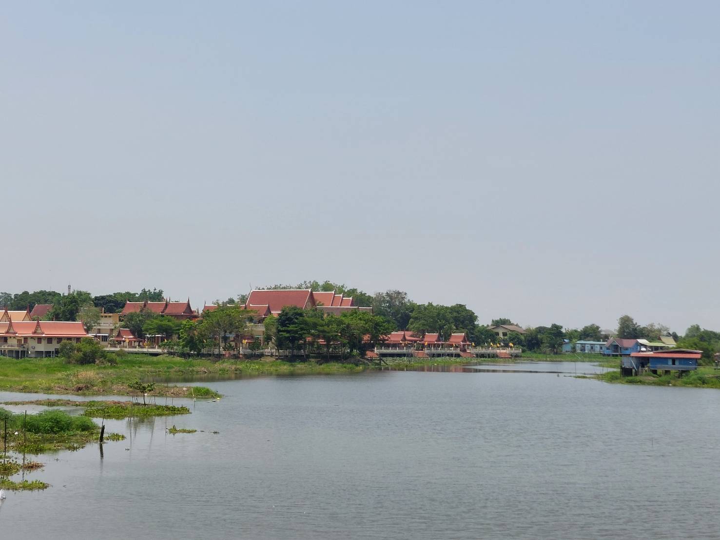 ? พช.นครนายก สำรวจติดตามการจำหน่ายสินค้าผลิตภัณฑ์ชุมชนช่วงเทศกาลสงกรานต์ ตลาดประชารัฐคนไทยยิ้มได้ วัดจุฬาภรณ์วราราม ?