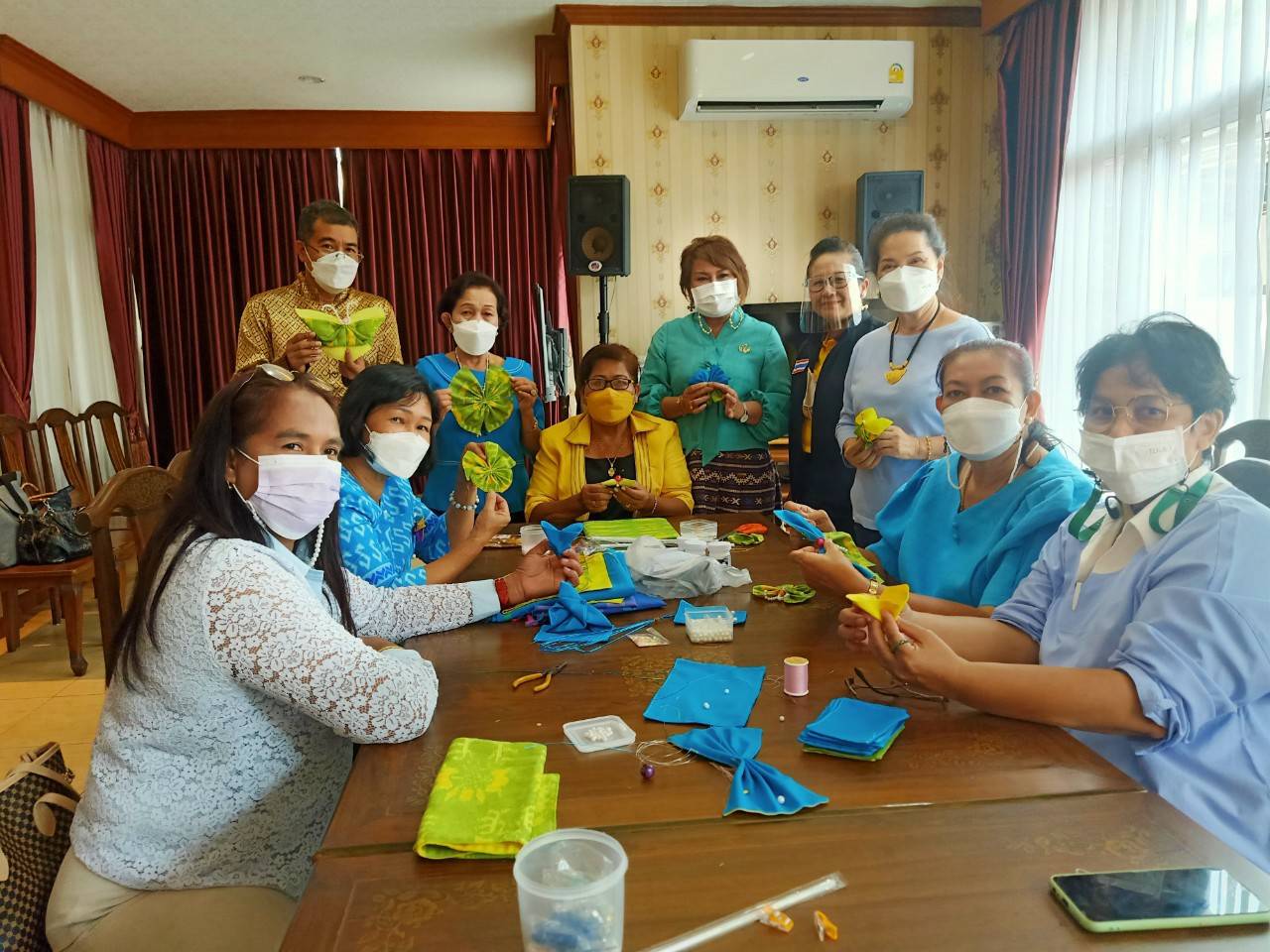 ? ? พช.นครนายก สนับสนุนและให้กำลังใจ คณะพัฒนาสตรีจังหวัด ประดิษฐ์ผีเสื้อ จากผ้าตามอัตลักษณ์ของจังหวัด เทิดพระเกียรติสมเด็จพระนางเจ้าสิริกิติ์ พระบรมราชินีนาถ พระบรมราชชนนีพันปีหลวง ? ?