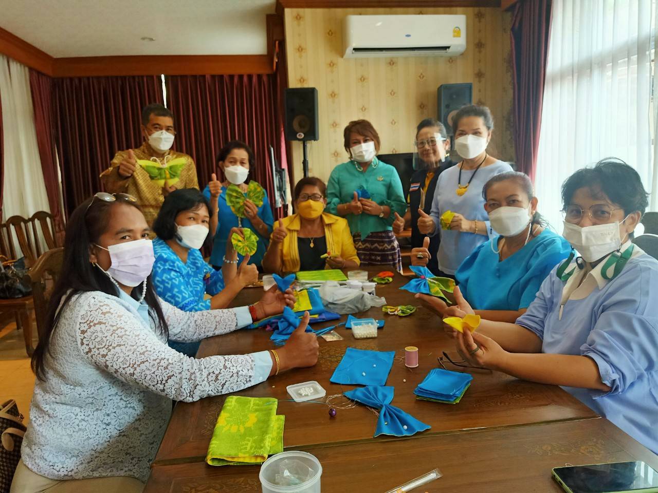 ? ? พช.นครนายก สนับสนุนและให้กำลังใจ คณะพัฒนาสตรีจังหวัด ประดิษฐ์ผีเสื้อ จากผ้าตามอัตลักษณ์ของจังหวัด เทิดพระเกียรติสมเด็จพระนางเจ้าสิริกิติ์ พระบรมราชินีนาถ พระบรมราชชนนีพันปีหลวง ? ?