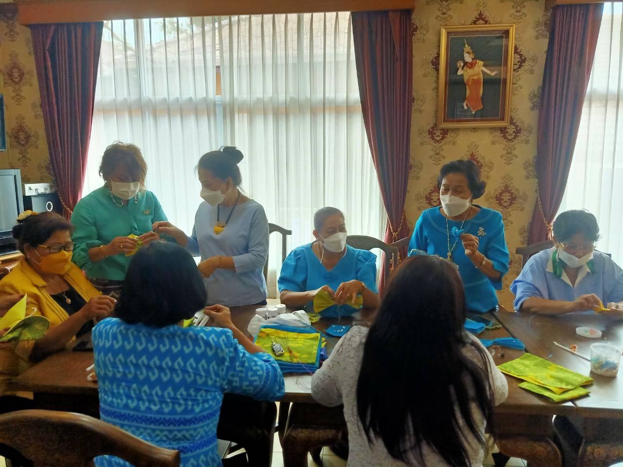 ? ? พช.นครนายก สนับสนุนและให้กำลังใจ คณะพัฒนาสตรีจังหวัด ประดิษฐ์ผีเสื้อ จากผ้าตามอัตลักษณ์ของจังหวัด เทิดพระเกียรติสมเด็จพระนางเจ้าสิริกิติ์ พระบรมราชินีนาถ พระบรมราชชนนีพันปีหลวง ? ?