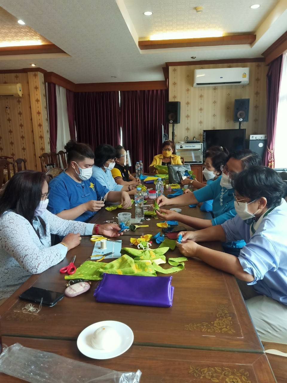 ? ? พช.นครนายก สนับสนุนและให้กำลังใจ คณะพัฒนาสตรีจังหวัด ประดิษฐ์ผีเสื้อ จากผ้าตามอัตลักษณ์ของจังหวัด เทิดพระเกียรติสมเด็จพระนางเจ้าสิริกิติ์ พระบรมราชินีนาถ พระบรมราชชนนีพันปีหลวง ? ?