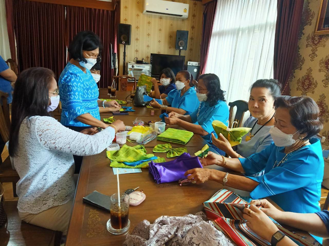 ? ? พช.นครนายก สนับสนุนและให้กำลังใจ คณะพัฒนาสตรีจังหวัด ประดิษฐ์ผีเสื้อ จากผ้าตามอัตลักษณ์ของจังหวัด เทิดพระเกียรติสมเด็จพระนางเจ้าสิริกิติ์ พระบรมราชินีนาถ พระบรมราชชนนีพันปีหลวง ? ?