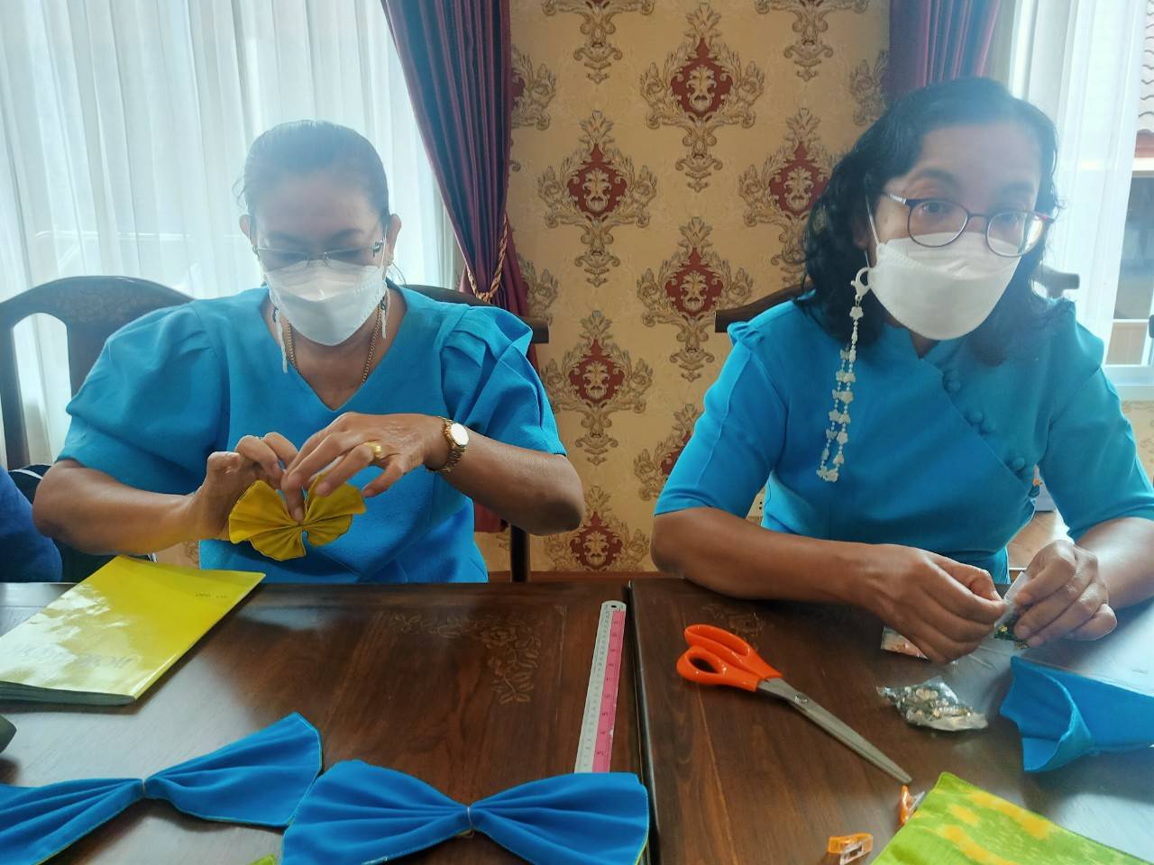 ? ? พช.นครนายก สนับสนุนและให้กำลังใจ คณะพัฒนาสตรีจังหวัด ประดิษฐ์ผีเสื้อ จากผ้าตามอัตลักษณ์ของจังหวัด เทิดพระเกียรติสมเด็จพระนางเจ้าสิริกิติ์ พระบรมราชินีนาถ พระบรมราชชนนีพันปีหลวง ? ?