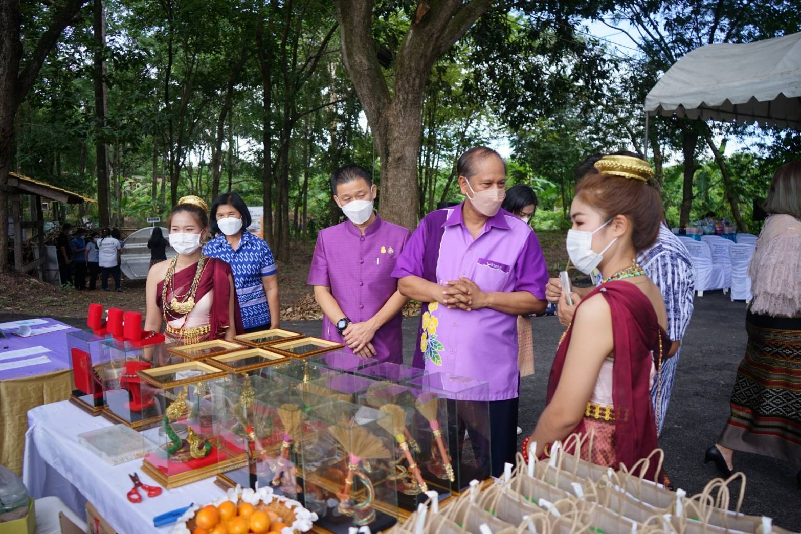 ศูนย์เรียนรู้เกษตรทฤษฎีใหม่ “โคก หนอง นา” วัดดงละคร