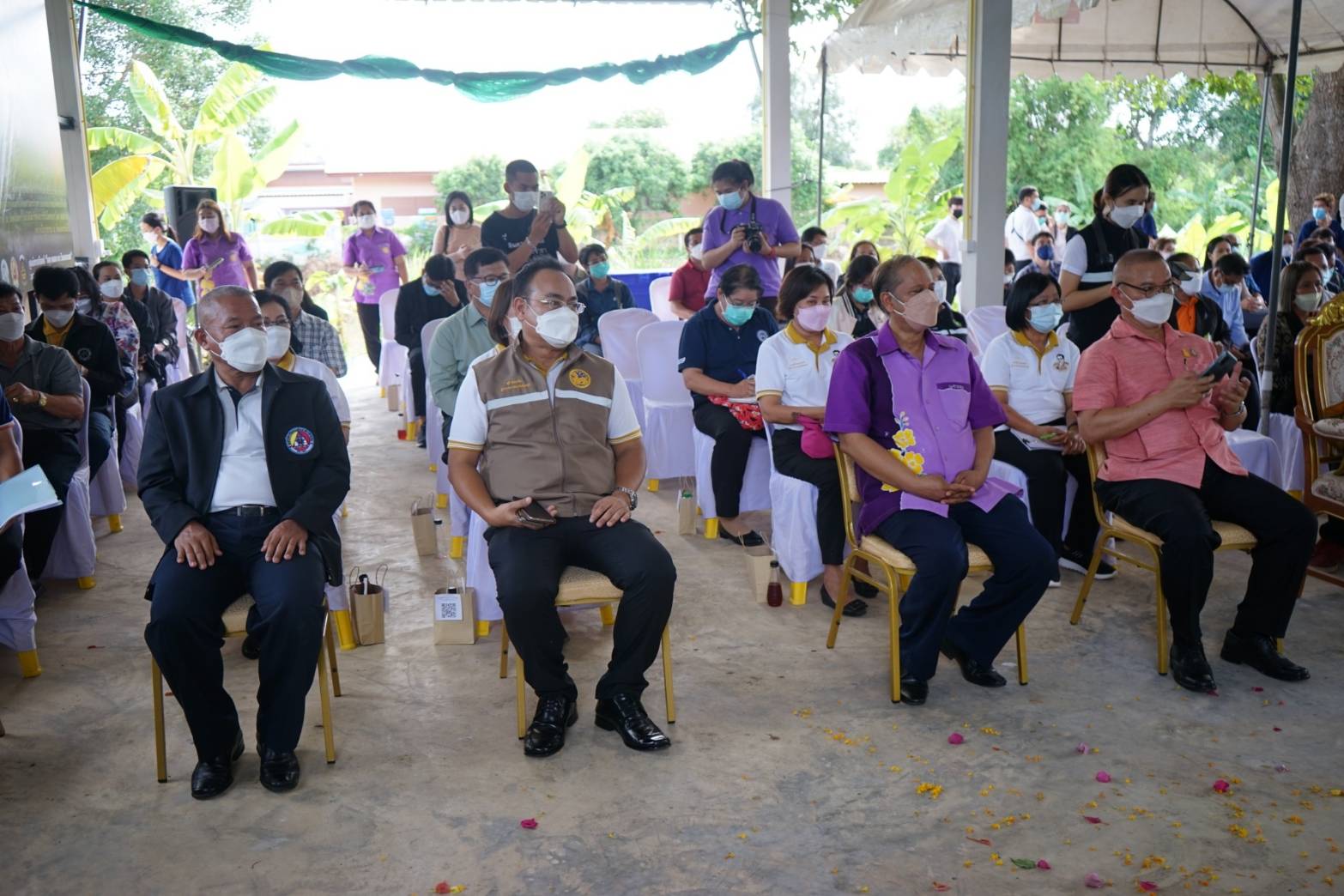 ศูนย์เรียนรู้เกษตรทฤษฎีใหม่ “โคก หนอง นา” วัดดงละคร