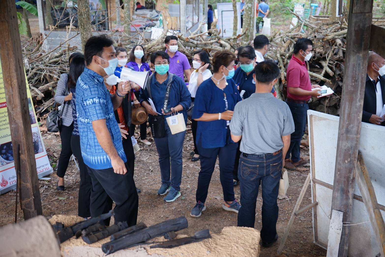ศูนย์เรียนรู้เกษตรทฤษฎีใหม่ “โคก หนอง นา” วัดดงละคร