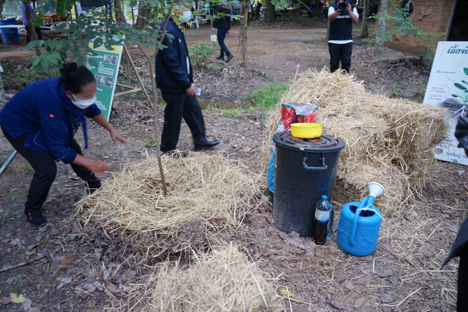 ศูนย์เรียนรู้เกษตรทฤษฎีใหม่ “โคก หนอง นา” วัดดงละคร