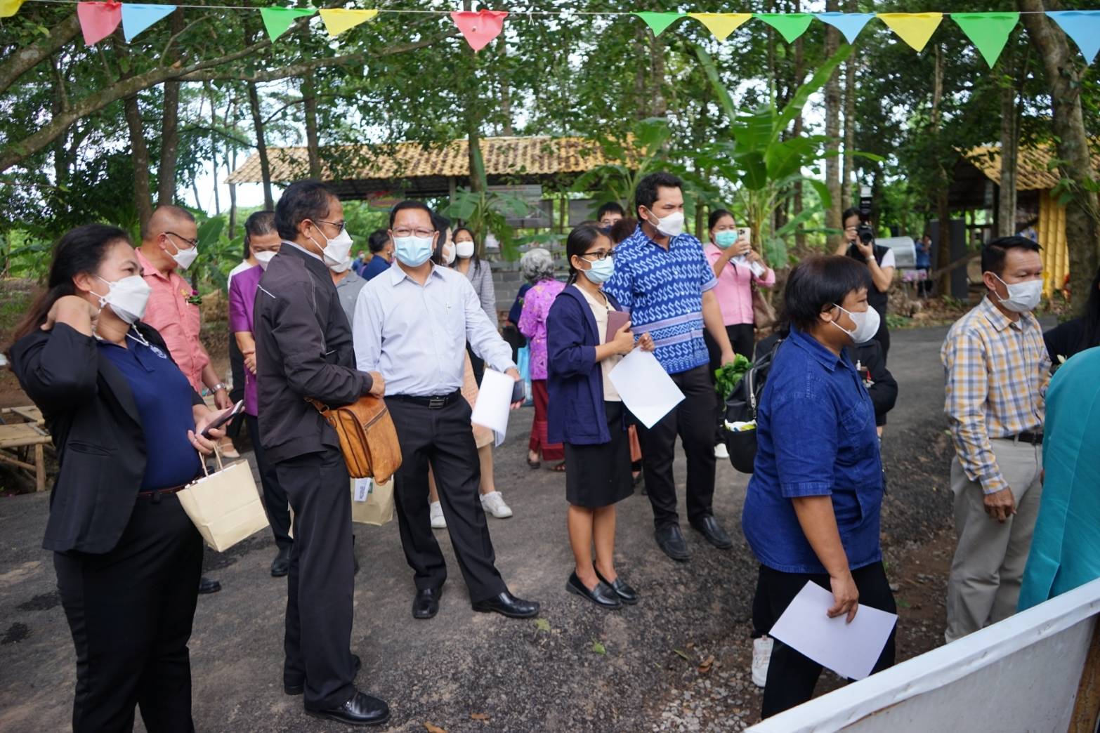 ศูนย์เรียนรู้เกษตรทฤษฎีใหม่ “โคก หนอง นา” วัดดงละคร