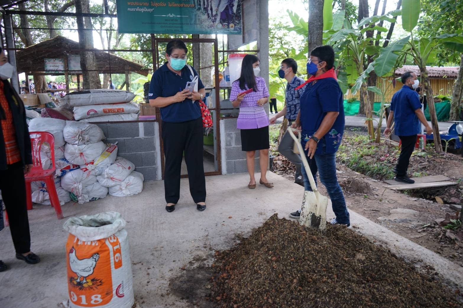 ศูนย์เรียนรู้เกษตรทฤษฎีใหม่ “โคก หนอง นา” วัดดงละคร