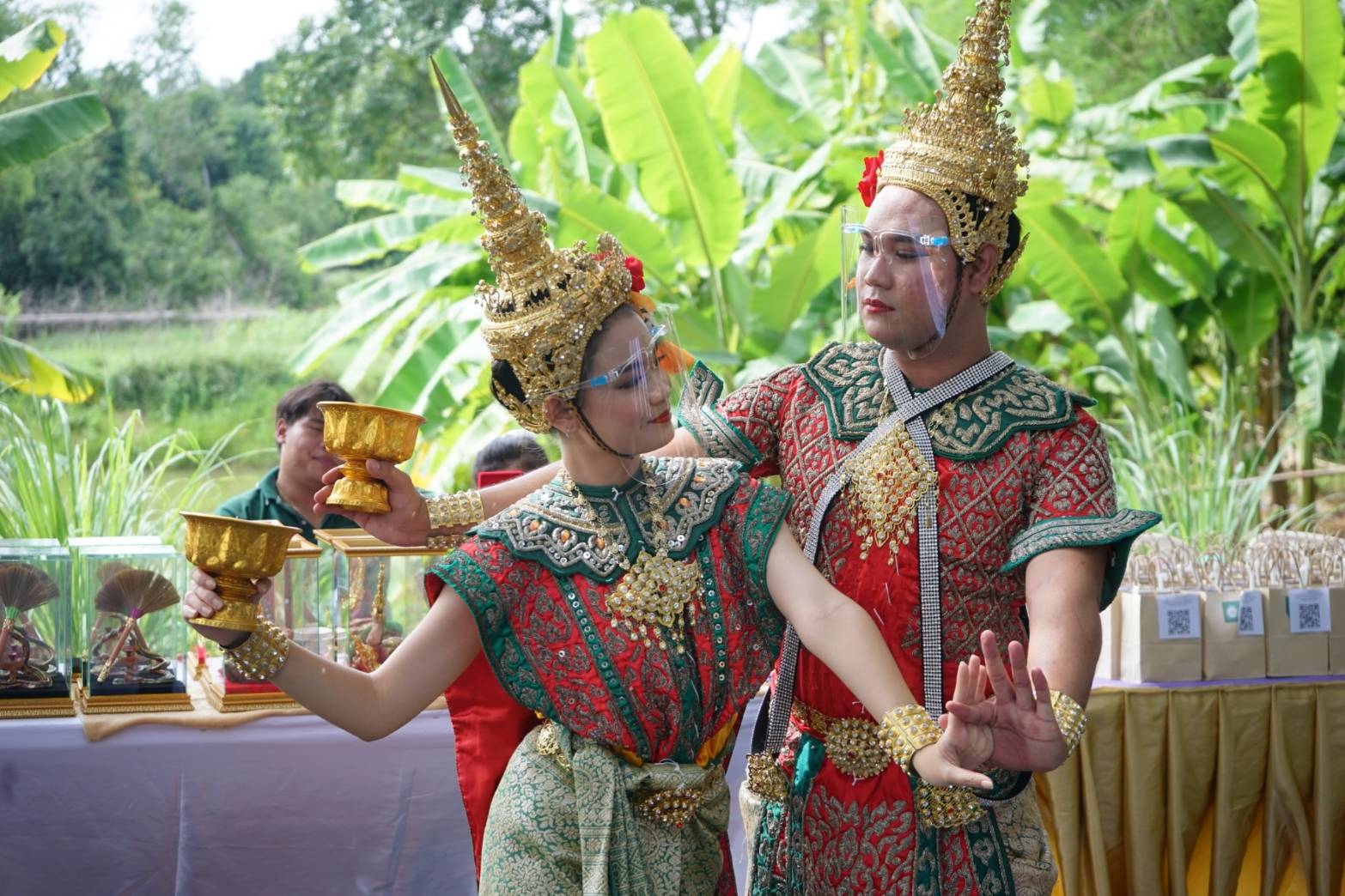 ศูนย์เรียนรู้เกษตรทฤษฎีใหม่ “โคก หนอง นา” วัดดงละคร